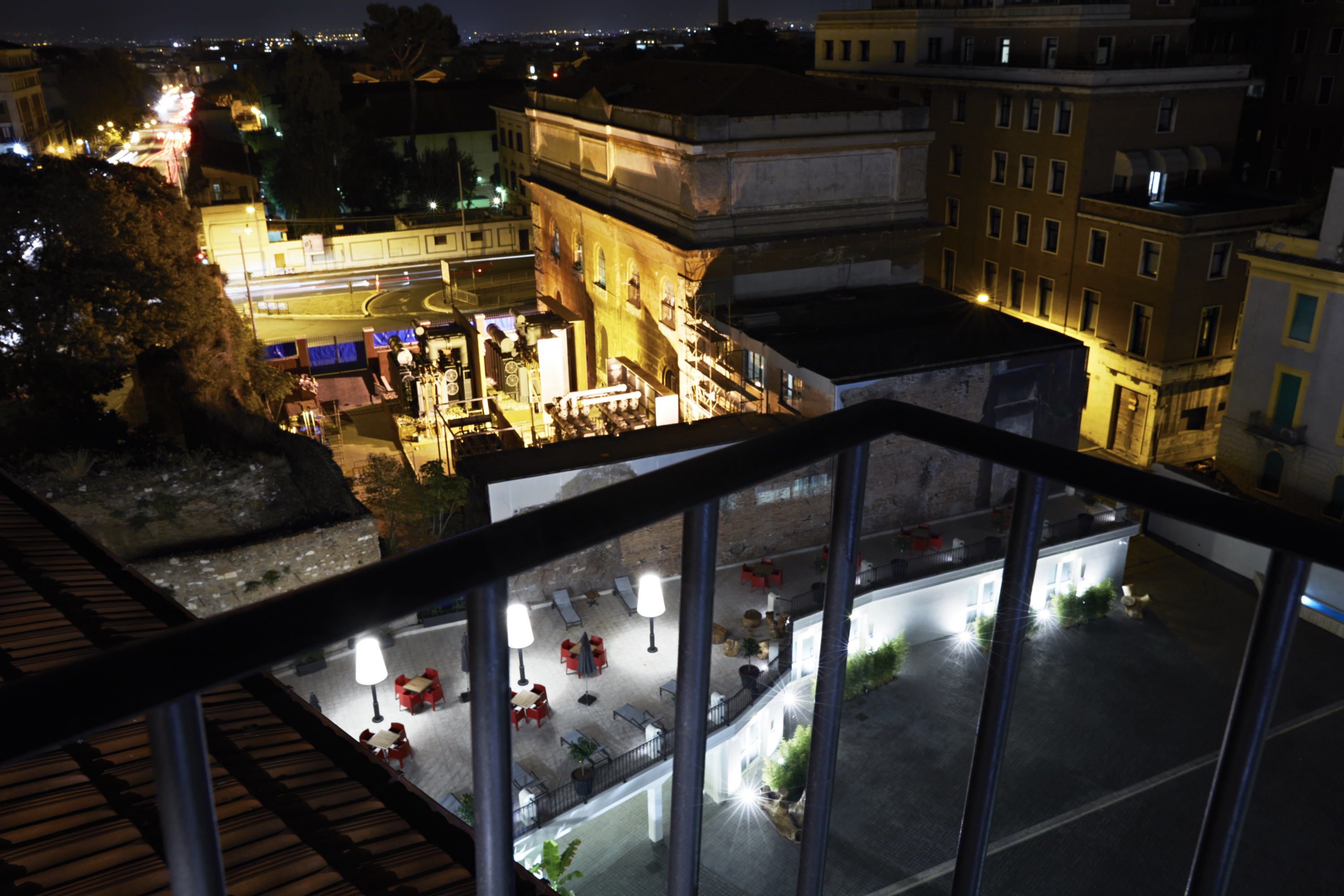 هتل The Building Hotel رم