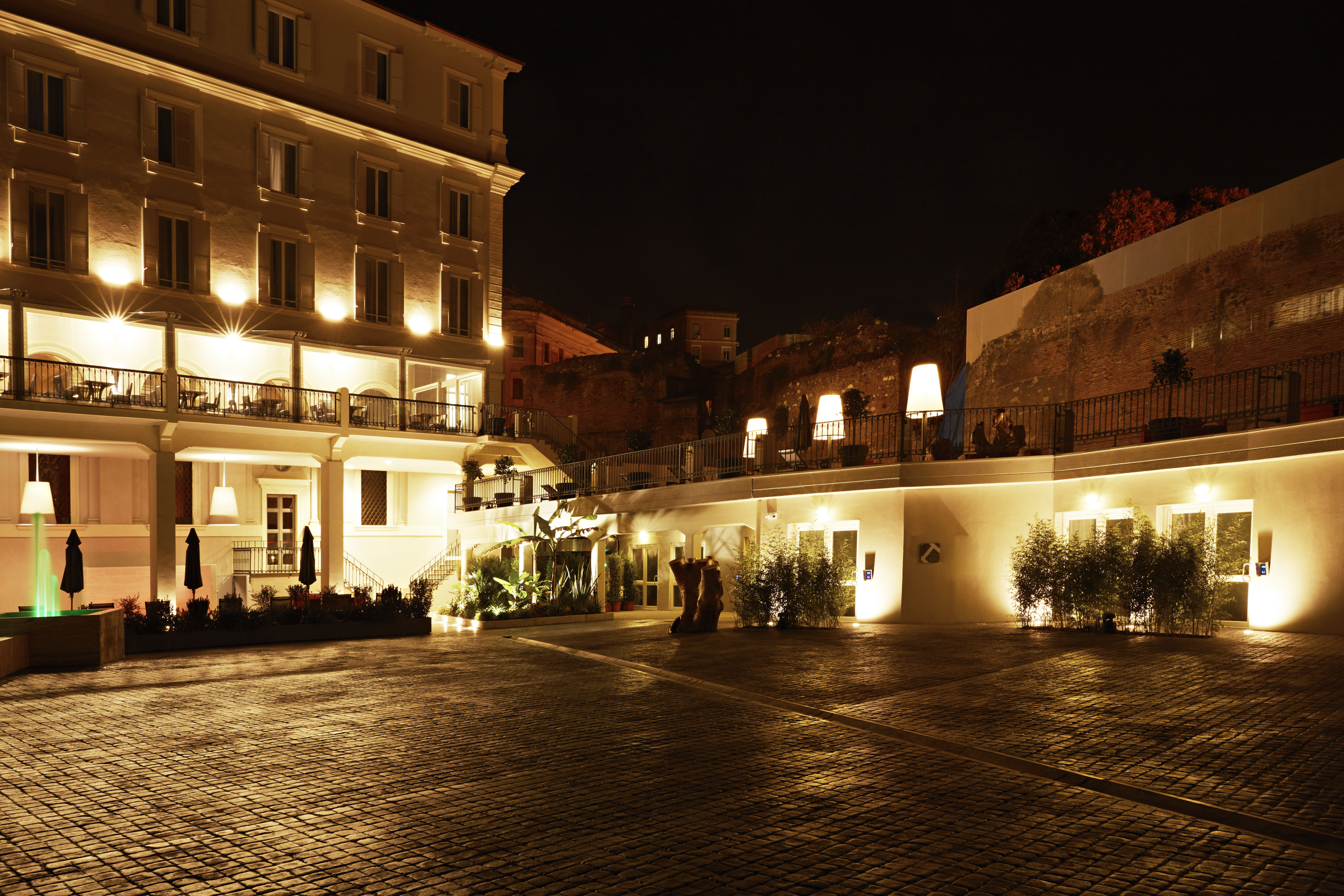 هتل The Building Hotel رم