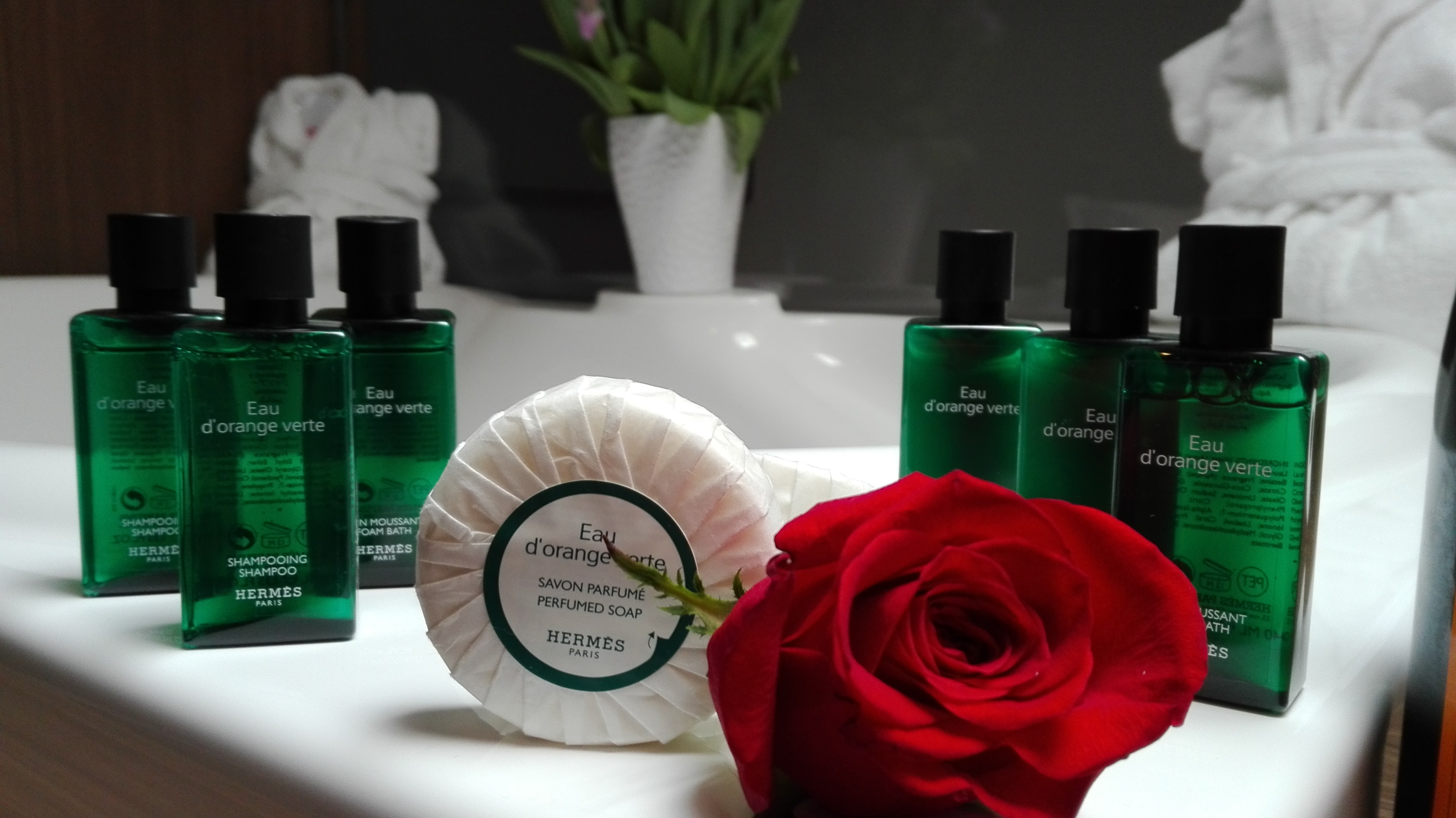 هتل The Building Hotel رم