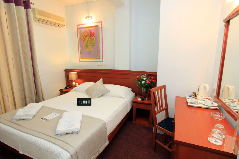 هتل Triton Piraeus