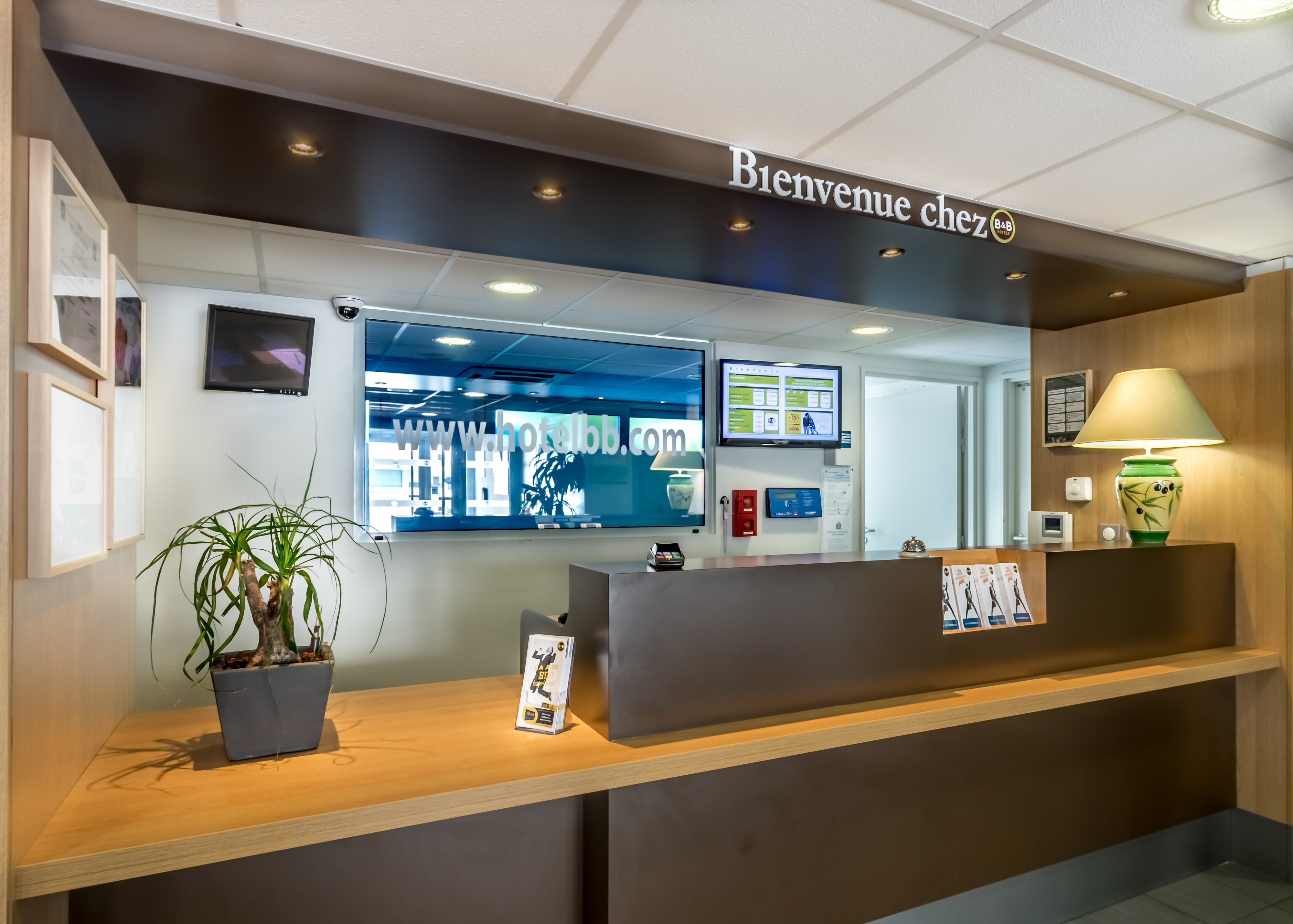 هتل Hotel B&B Cannes Ouest La Bocca کن