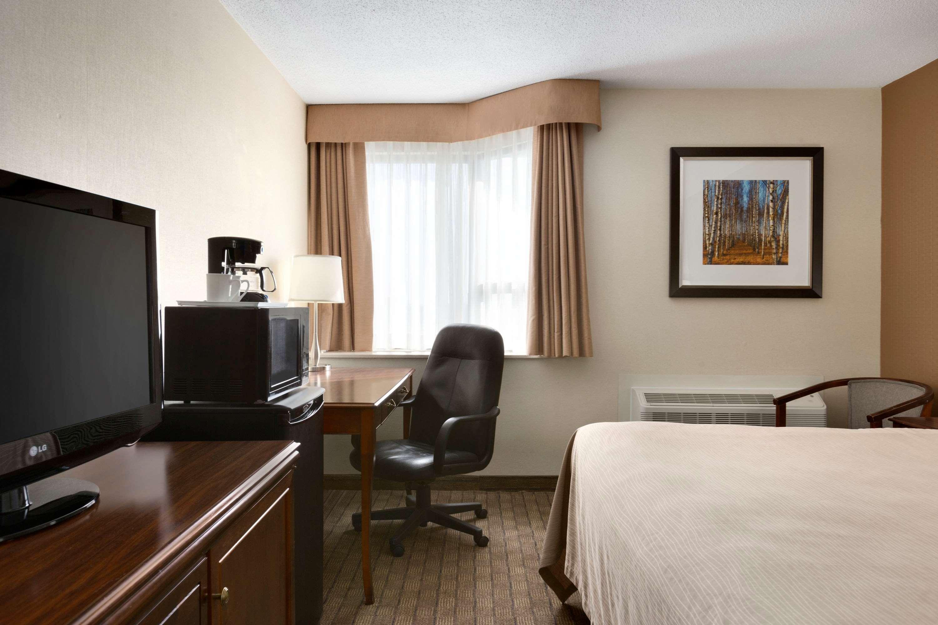 تصاویر Hotel Travelodge by Wyndham Toronto East