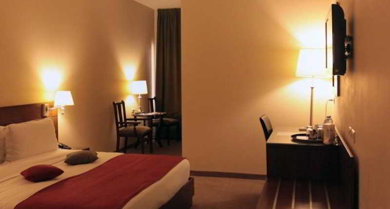 هتل The Cosmopolitan Hotel بیروت