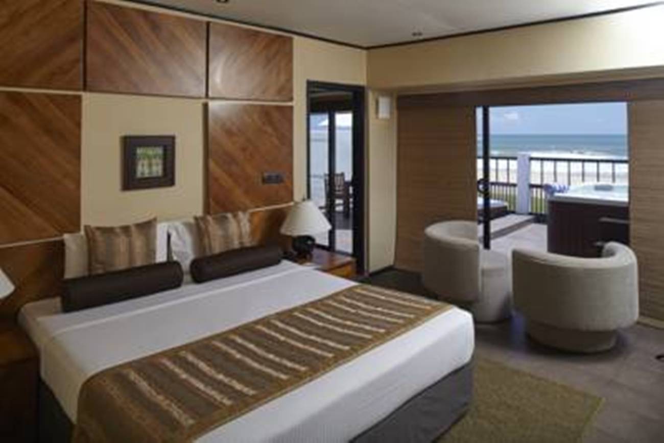 هتل The Surf Hotel بنتوتا