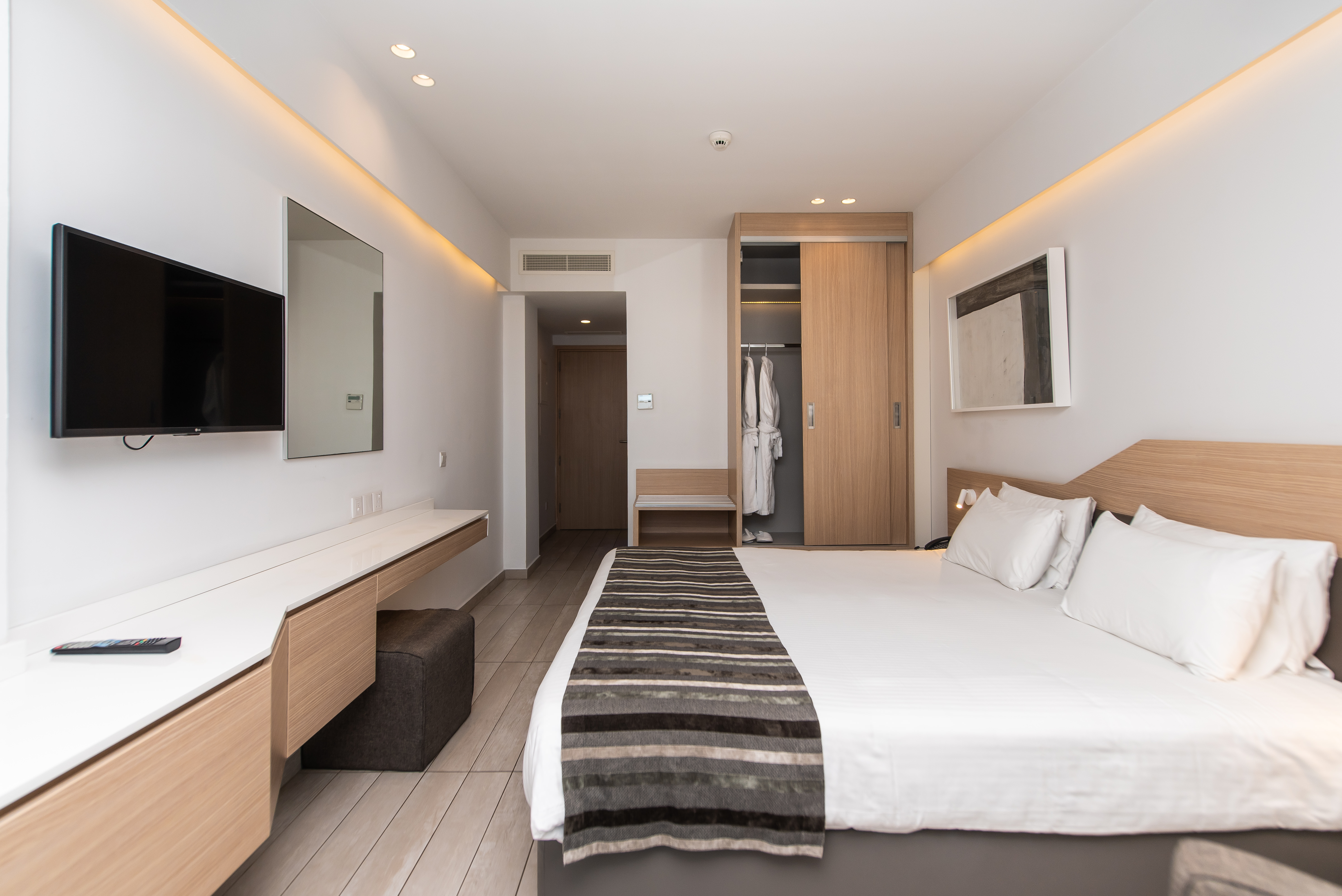 هتل Evalena Beach Hotel Apartments Protaras