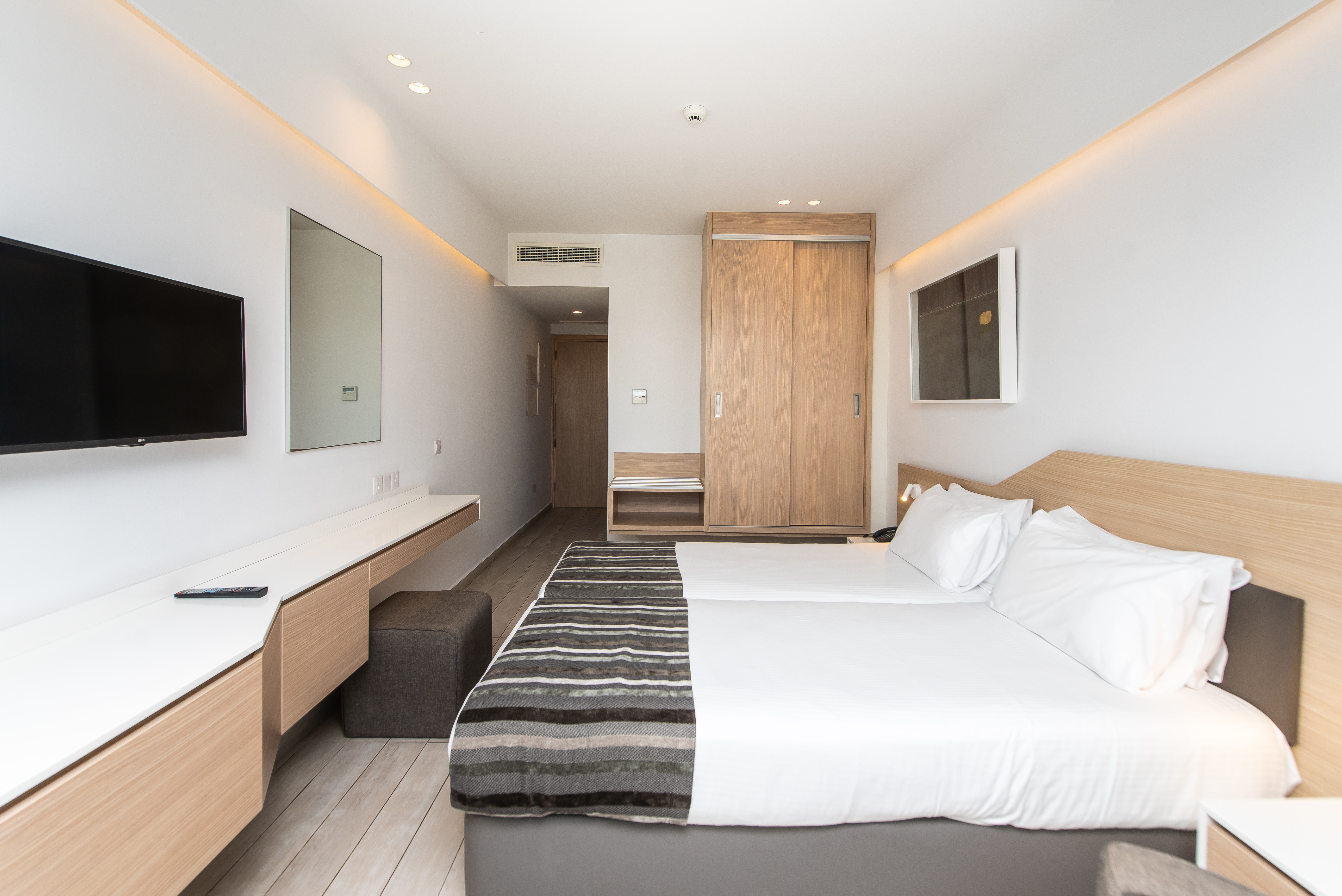 هتل Evalena Beach Hotel Apartments Protaras