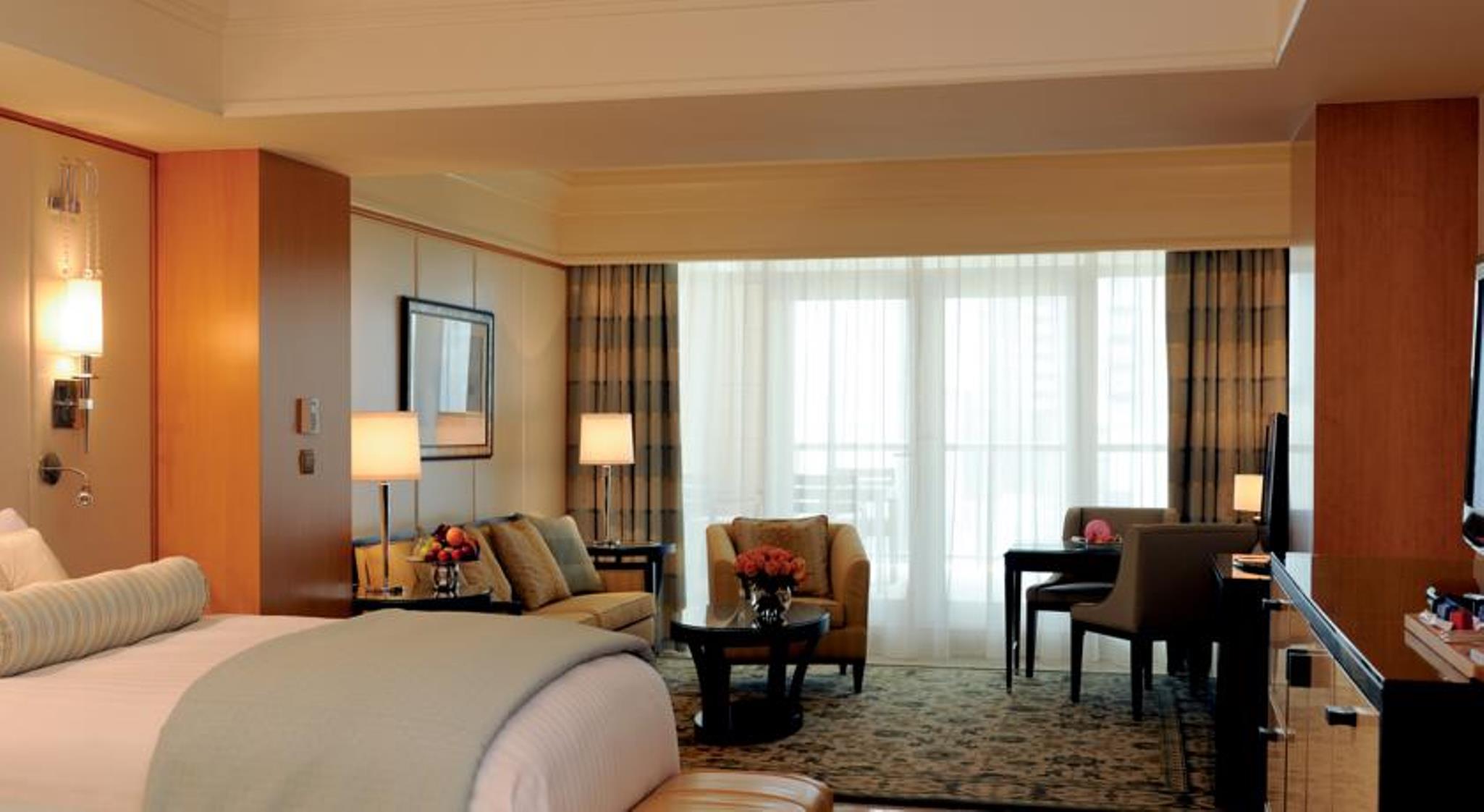 هتل The Ritz-Carlton Dubai International Financial Centre Executive Residences دبی