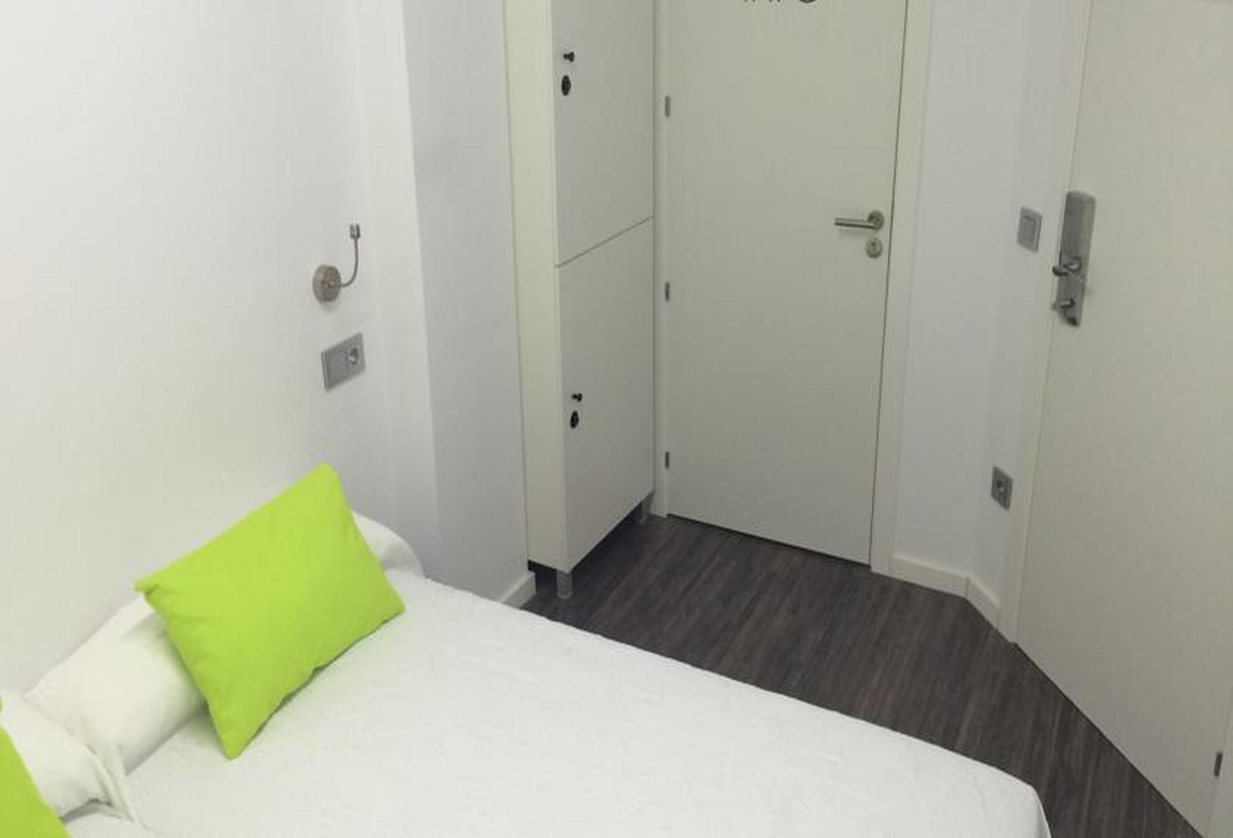 هتل Chameleon Hostel & Lounge Alicante