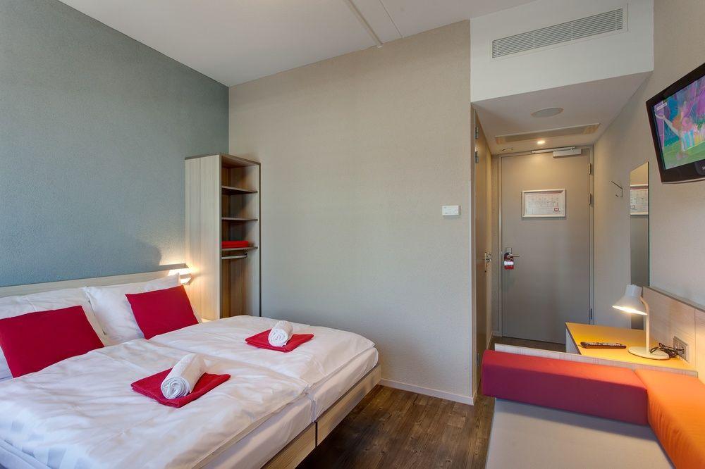 هتل Meininger Hotel Amsterdam City West آمستردام