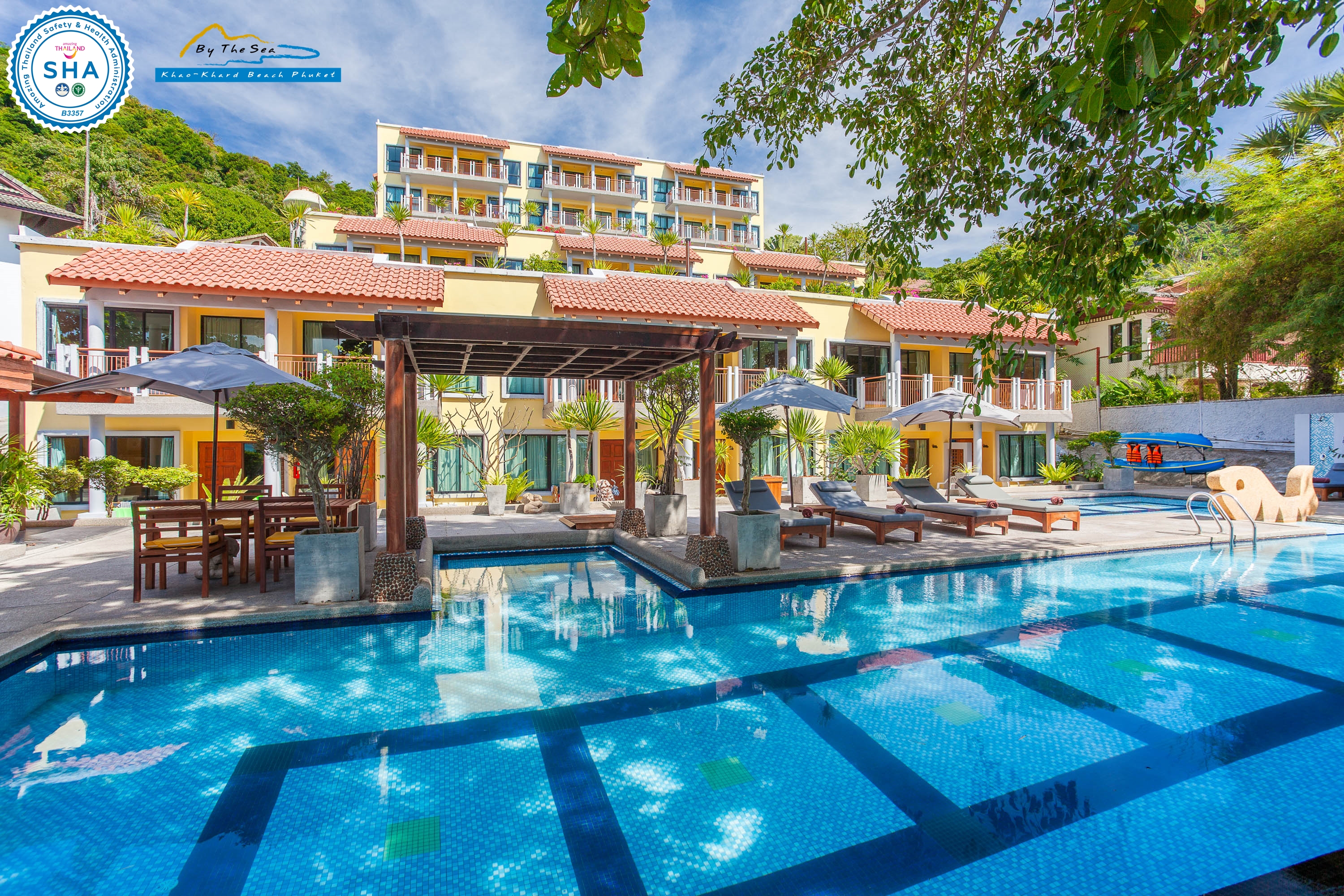 هتل By The Sea Phuket Beach Resort پوکت