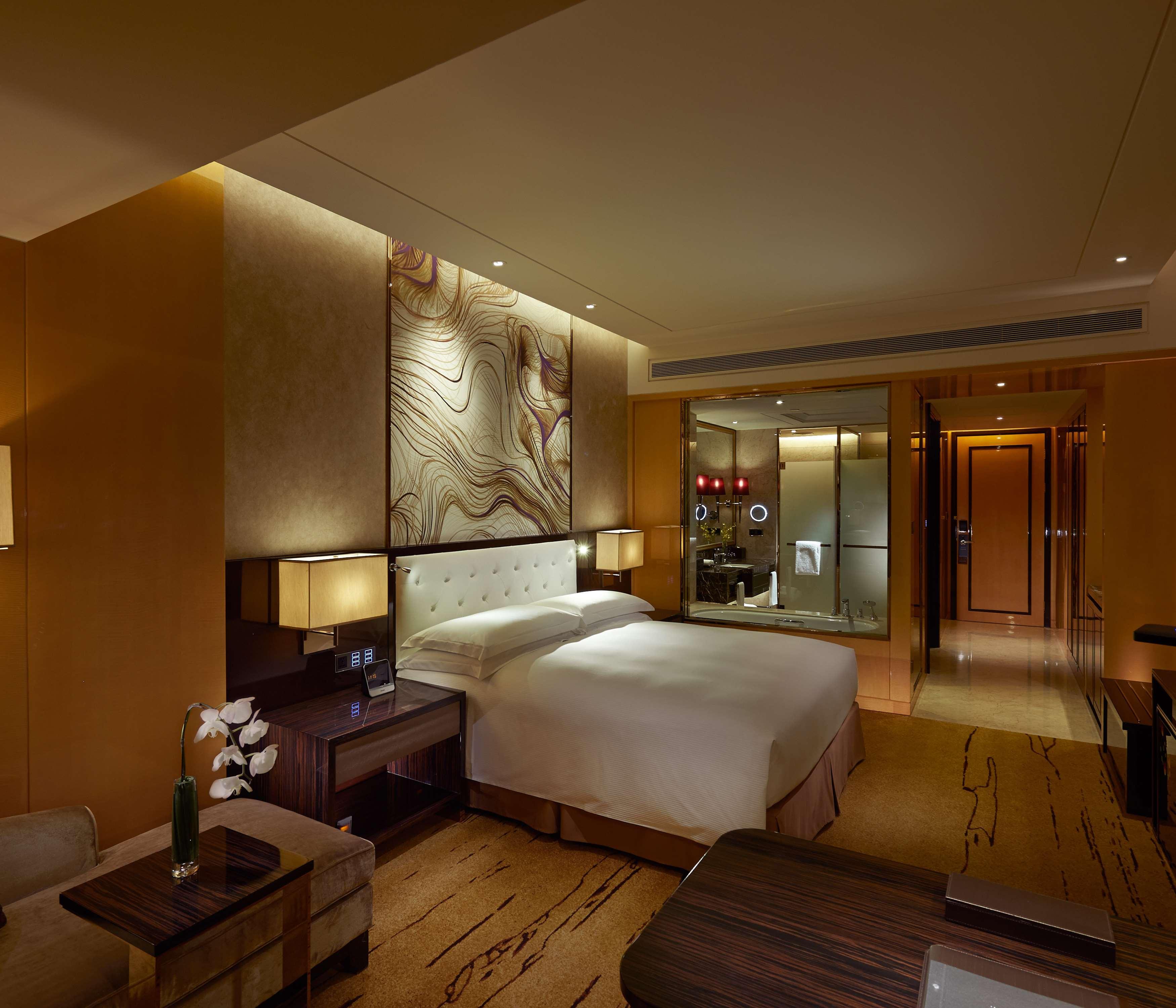هتل Hilton Zhengzhou Zhengzhou