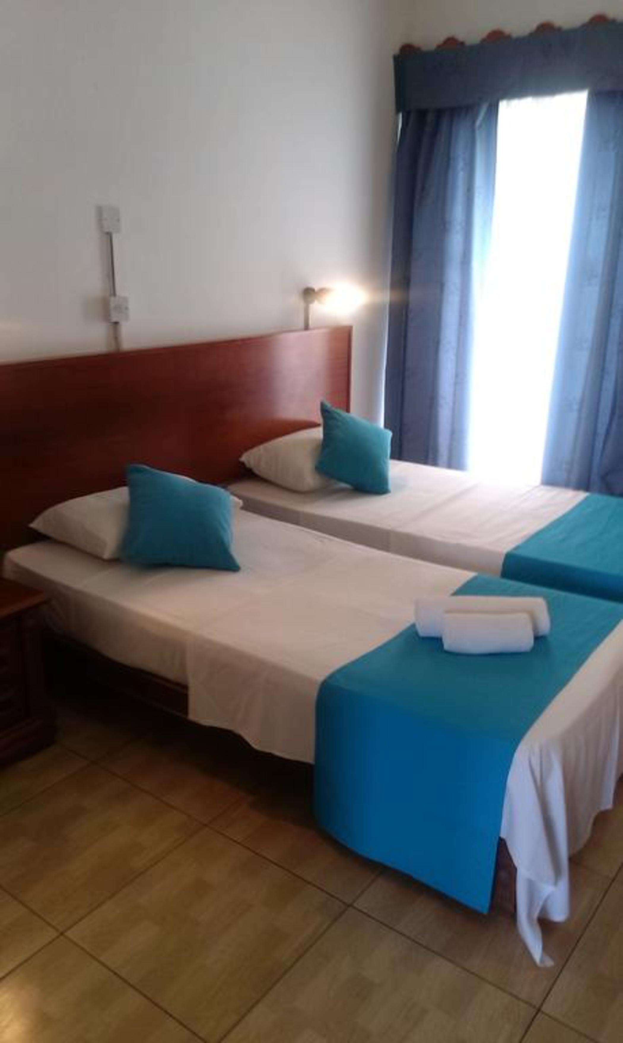 هتل Larco Hotel لارناکا