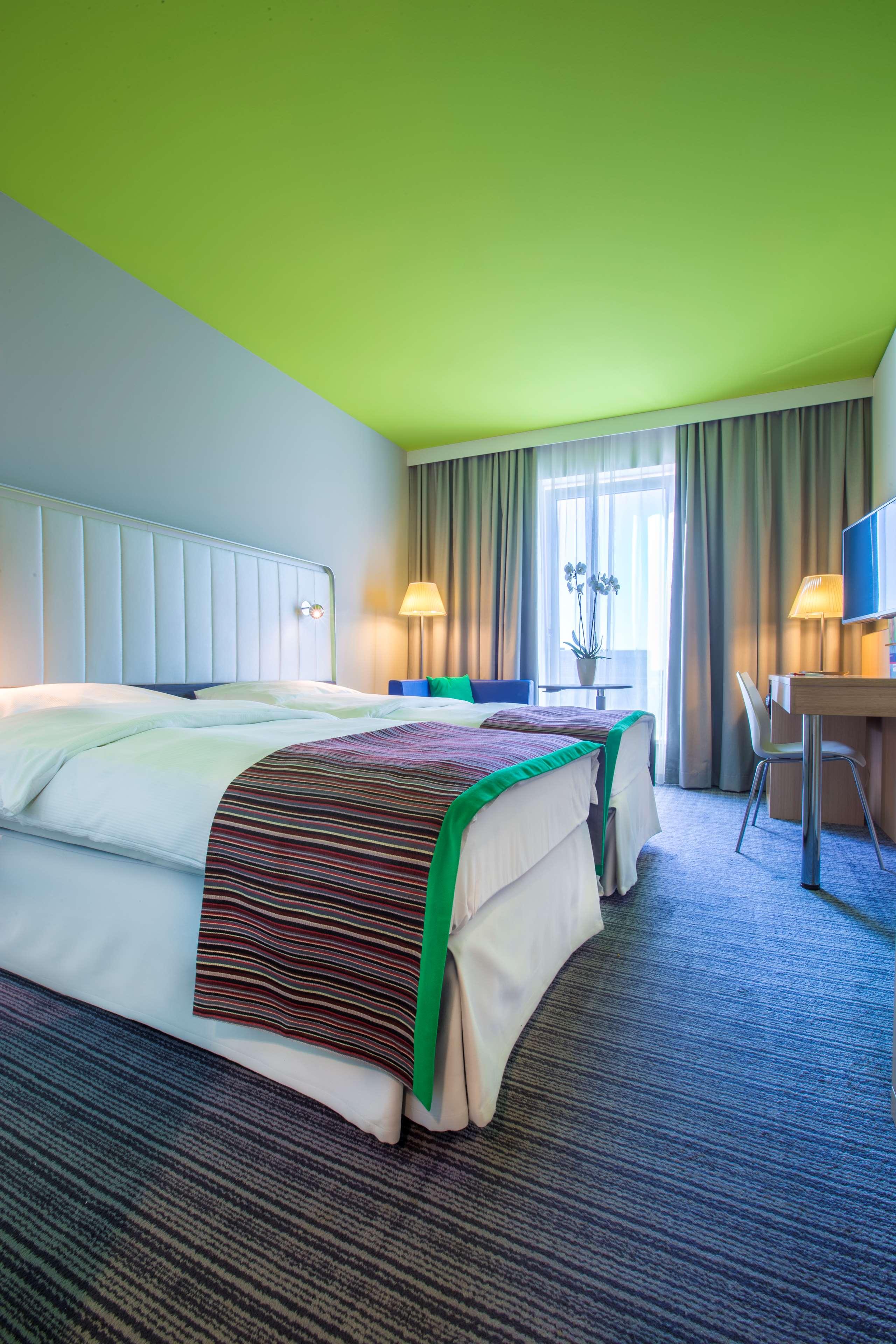 هتل Park Inn by Radisson Frankfurt Airport فرانکفورت