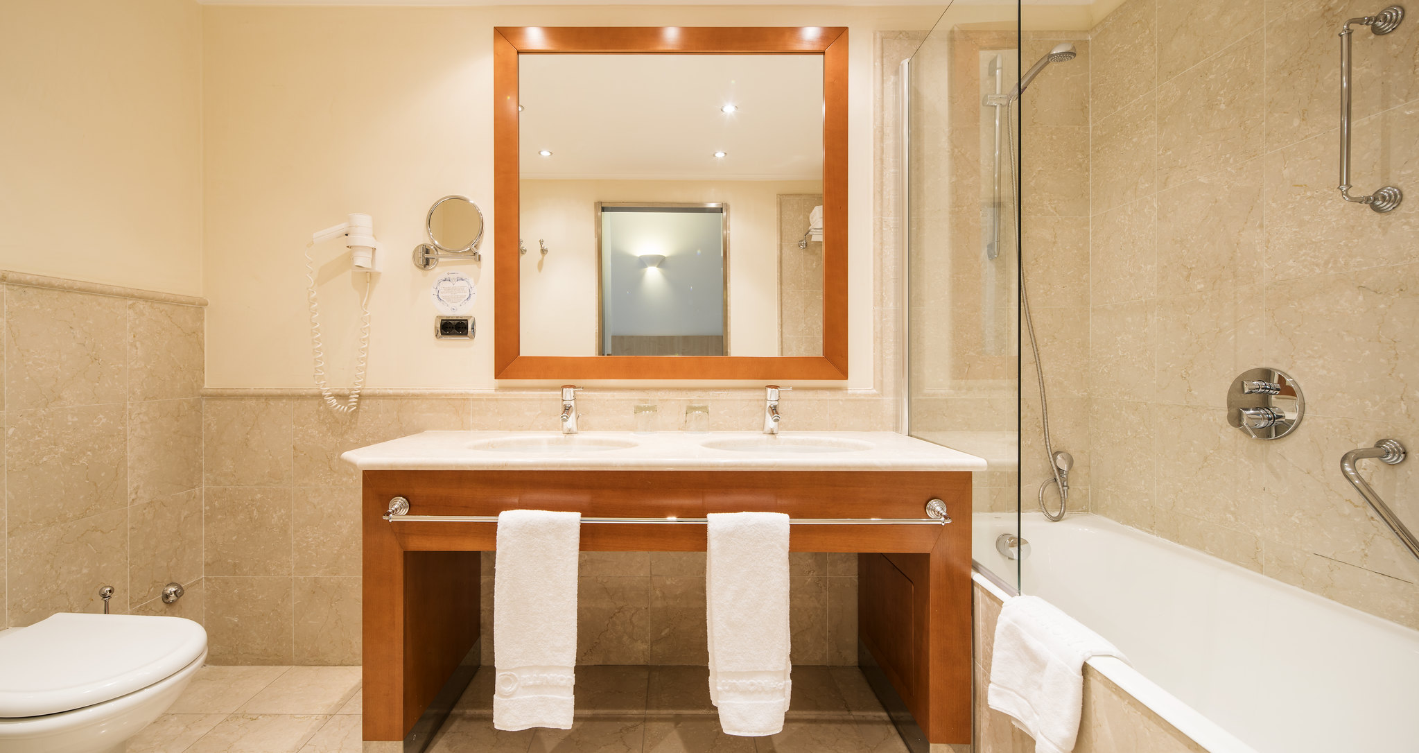 هتل Hotel ILUNION Aqua 4  والنسیا