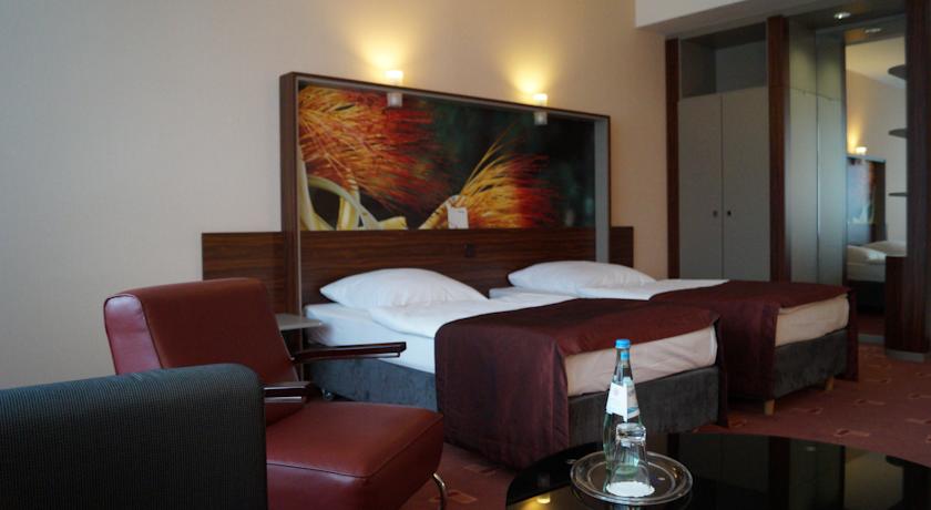 هتل AZIMUT Hotel Cologne کلن