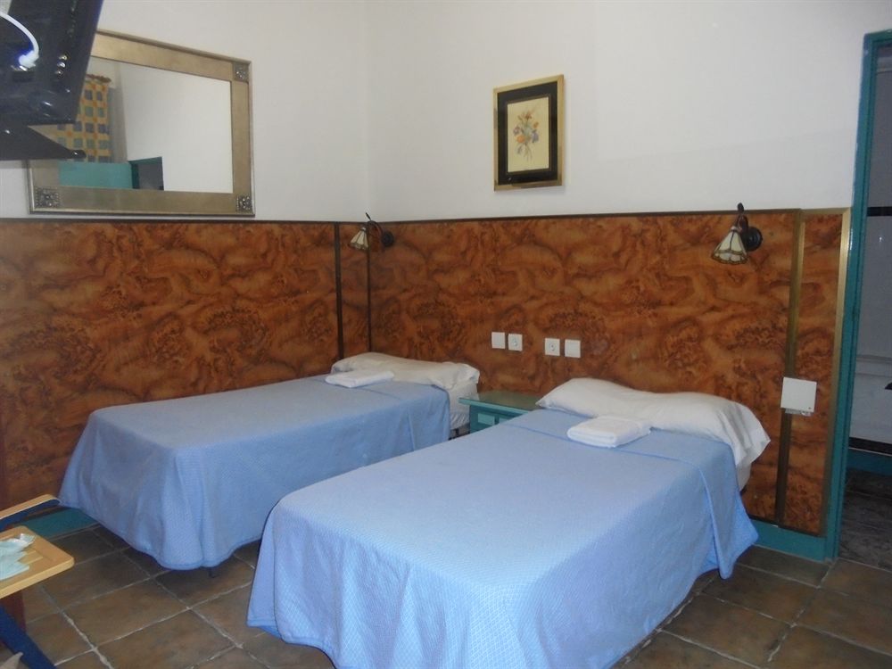 هتل Pension Nuevo Pino سویل