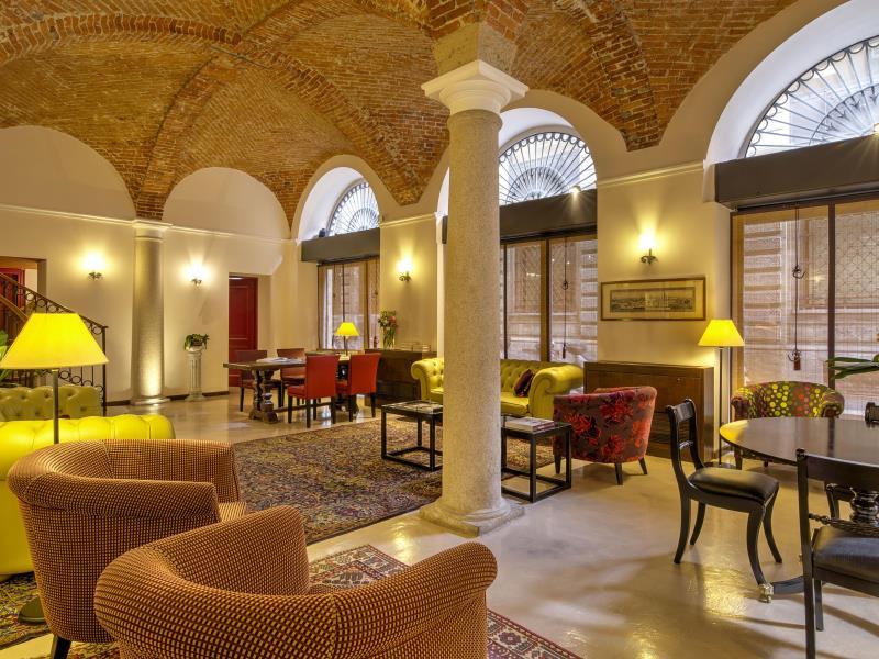 هتل Camperio House Suites & Apartments میلان