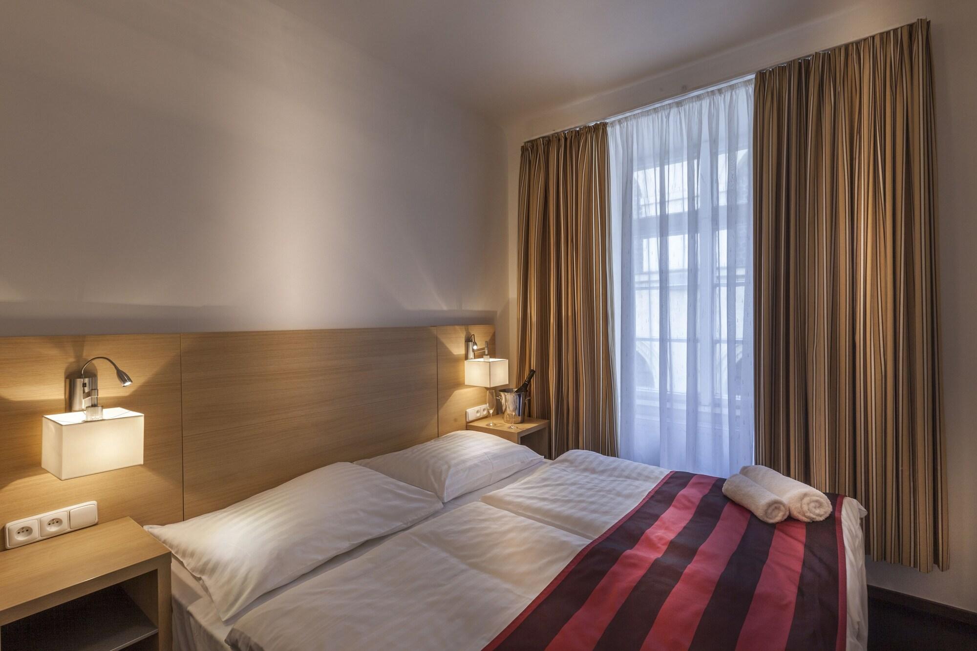 هتل Residence U Malvaze پراگ