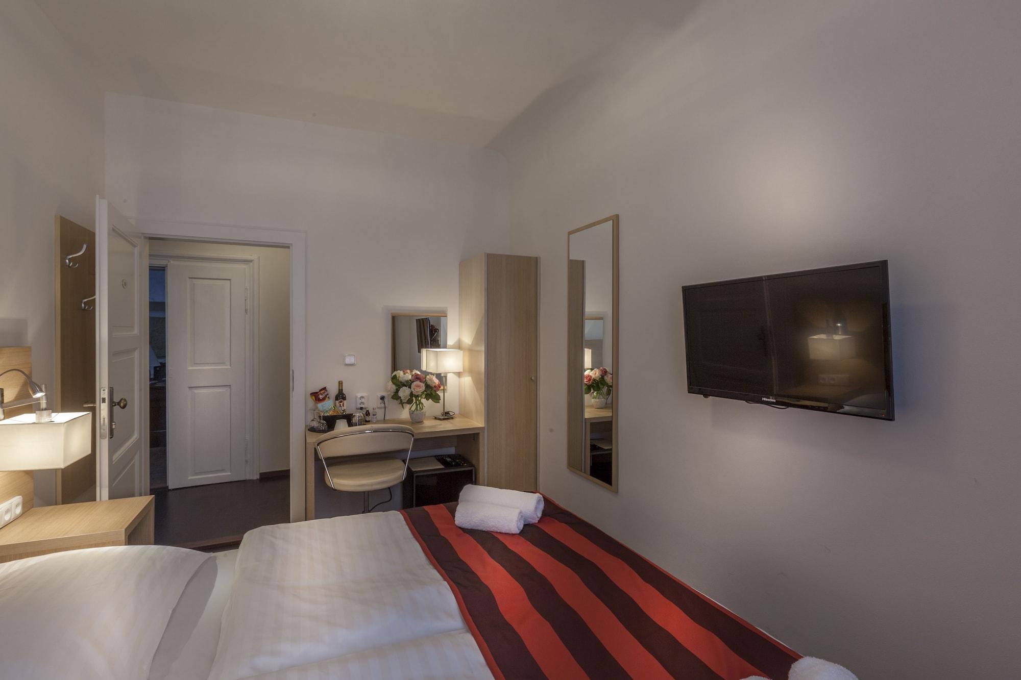 هتل Residence U Malvaze پراگ