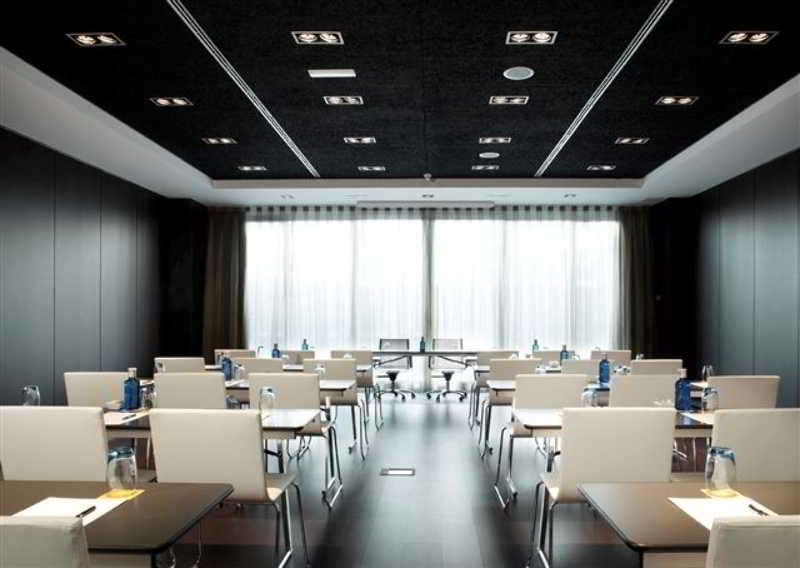 هتل Hotel ILUNION Atrium مادرید