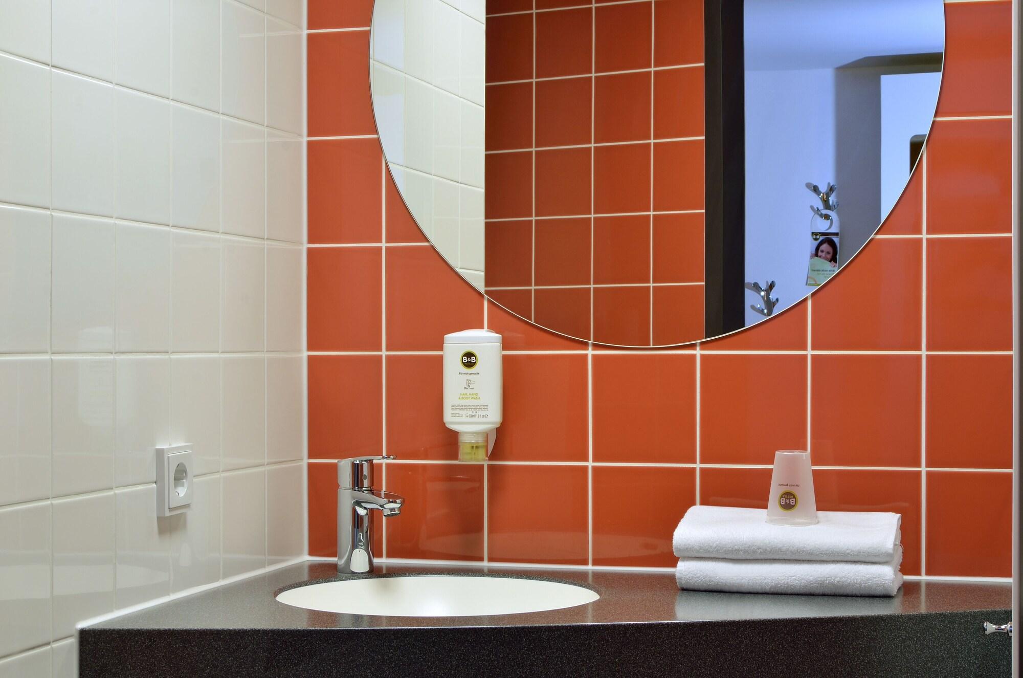 هتل B&B Hotel Bonn-West بن