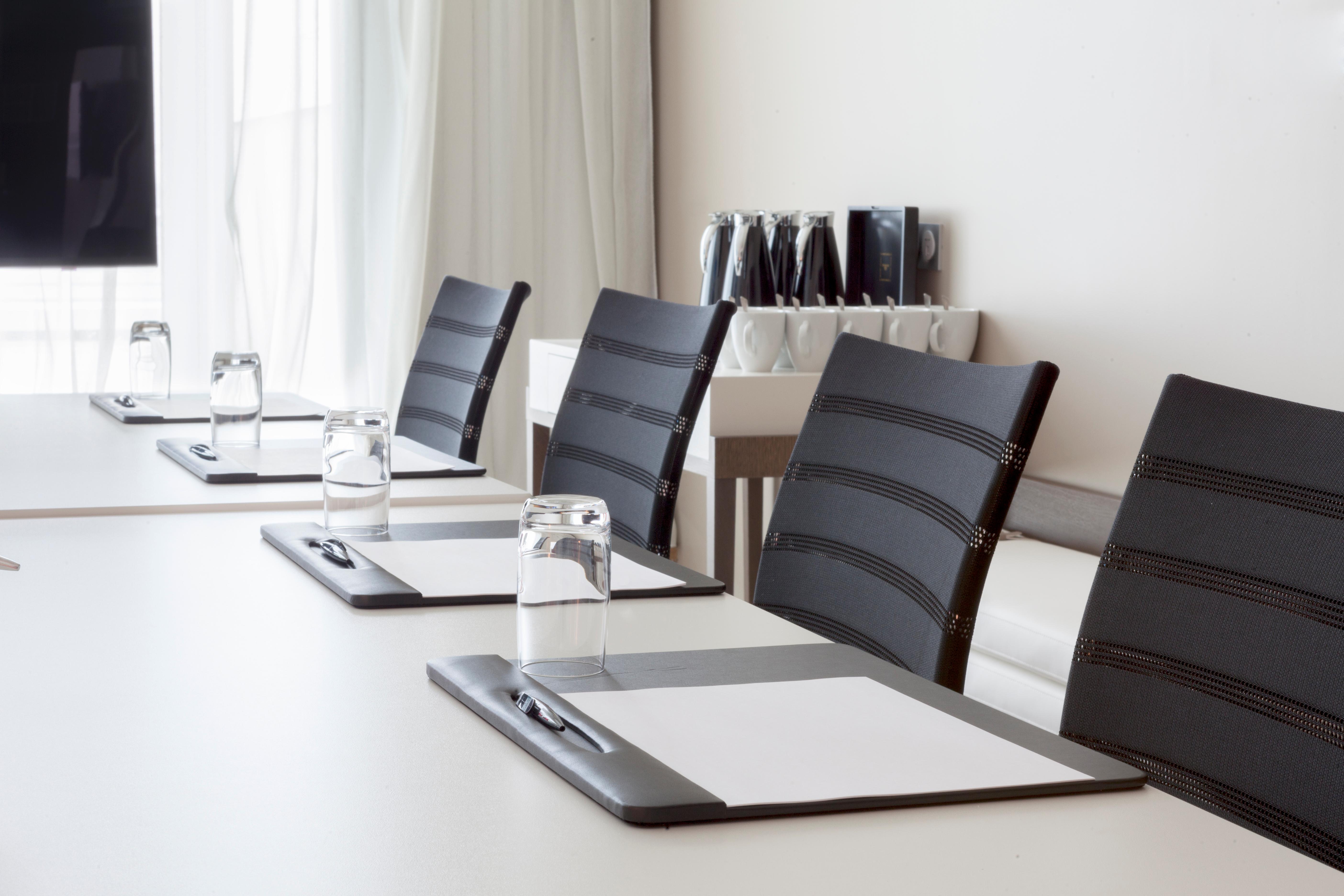 هتل AC Hotel Paris Le Bourget Airport Le Bourget