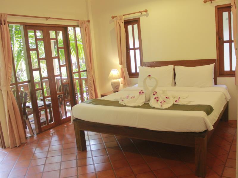 هتل Bangtao Village Resort Bang Tao Bay