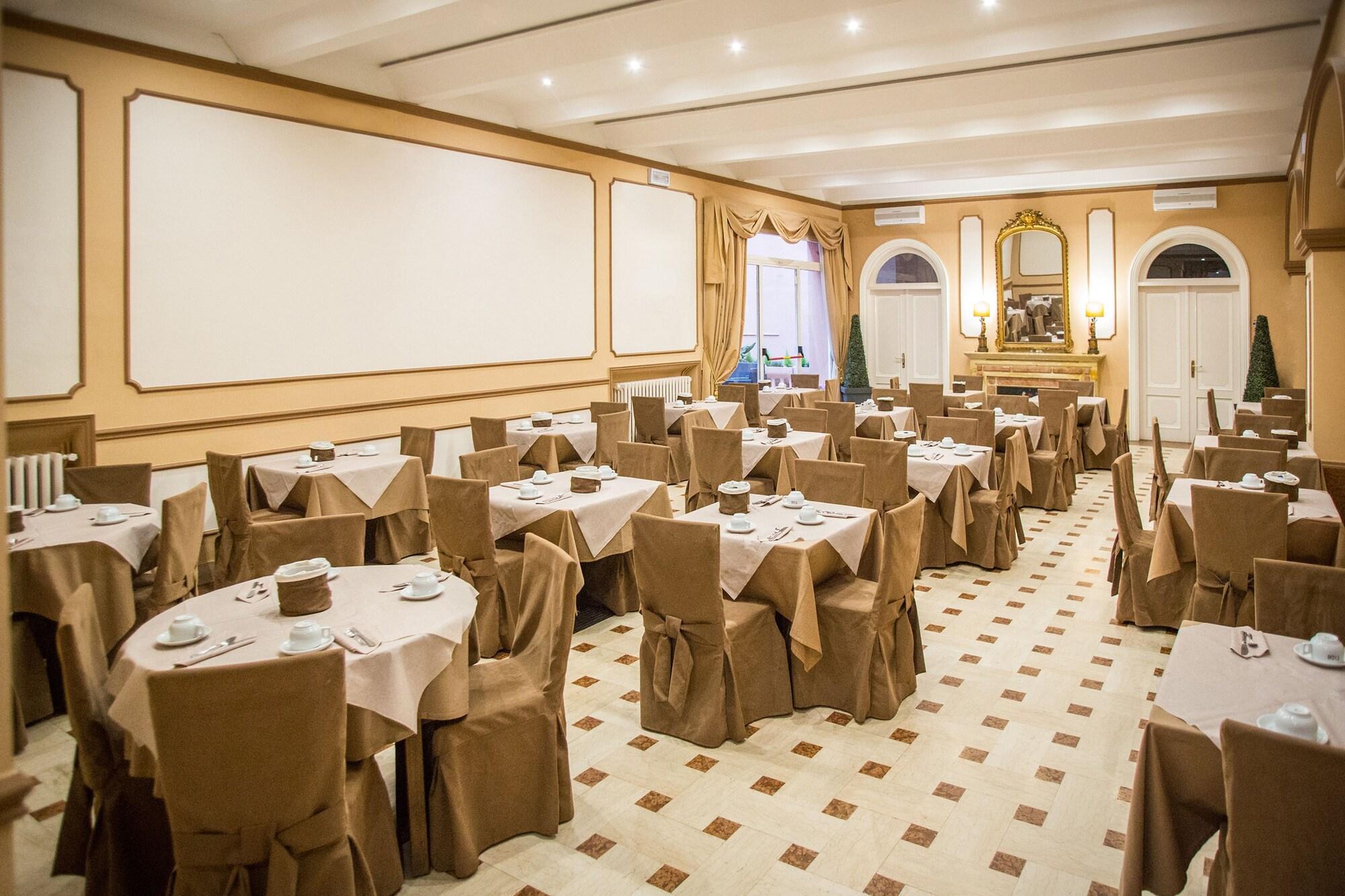 هتل Hotel Europa مودنا