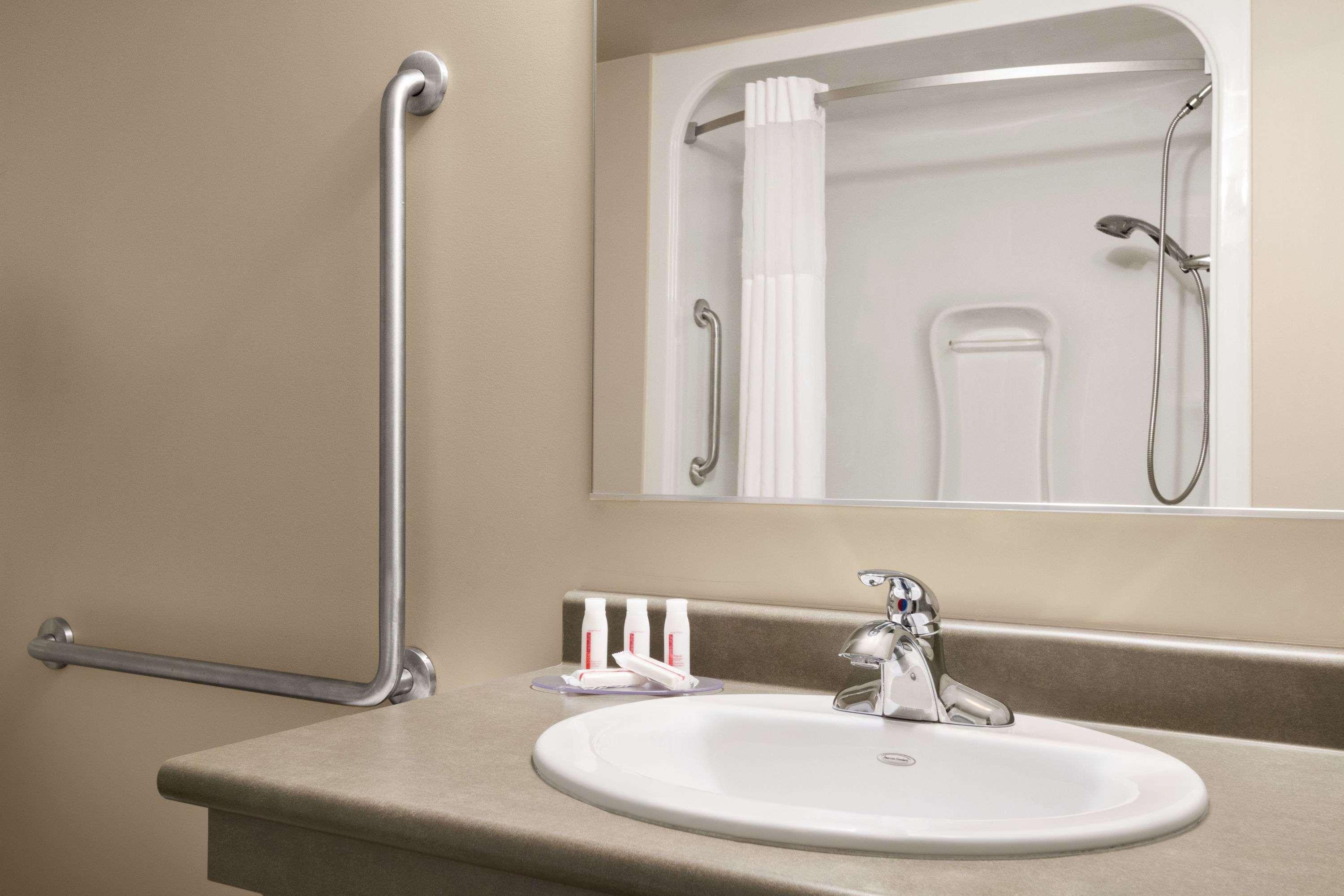 هتل Days Inn by Wyndham Thunder Bay North Thunder Bay