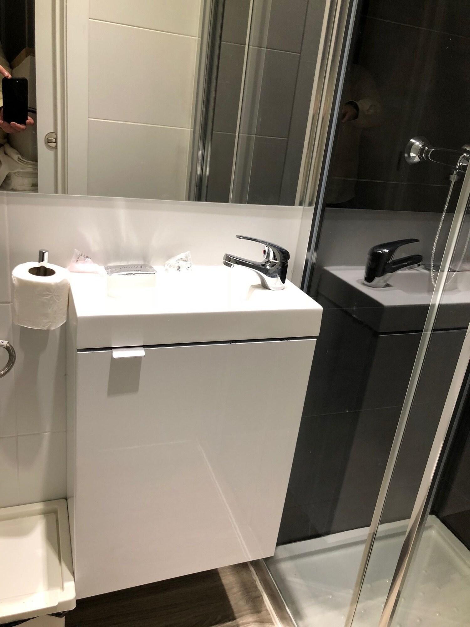 هتل Hostalin Madrid Atocha مادرید