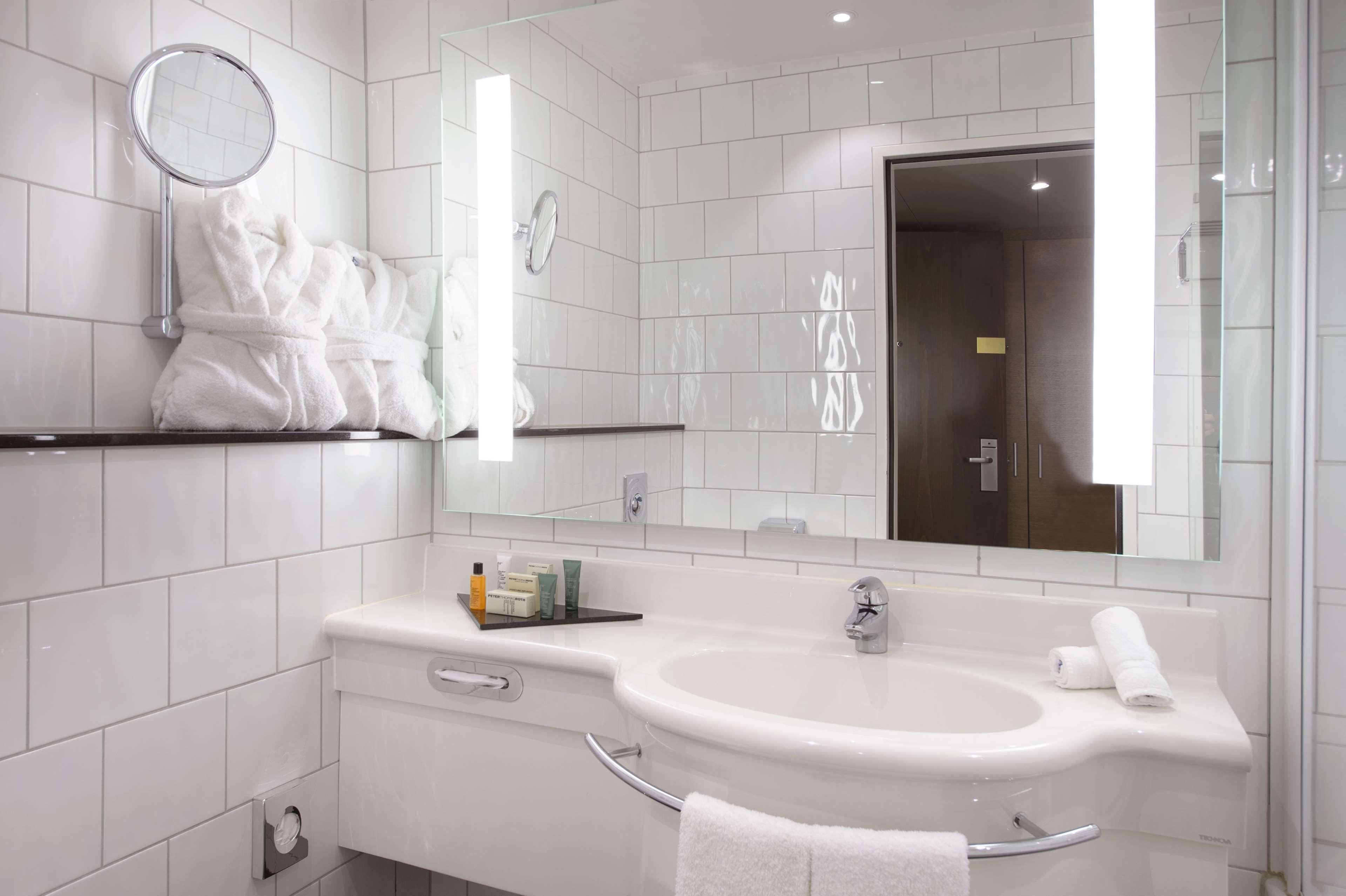 هتل Hilton Zurich Airport Opfikon