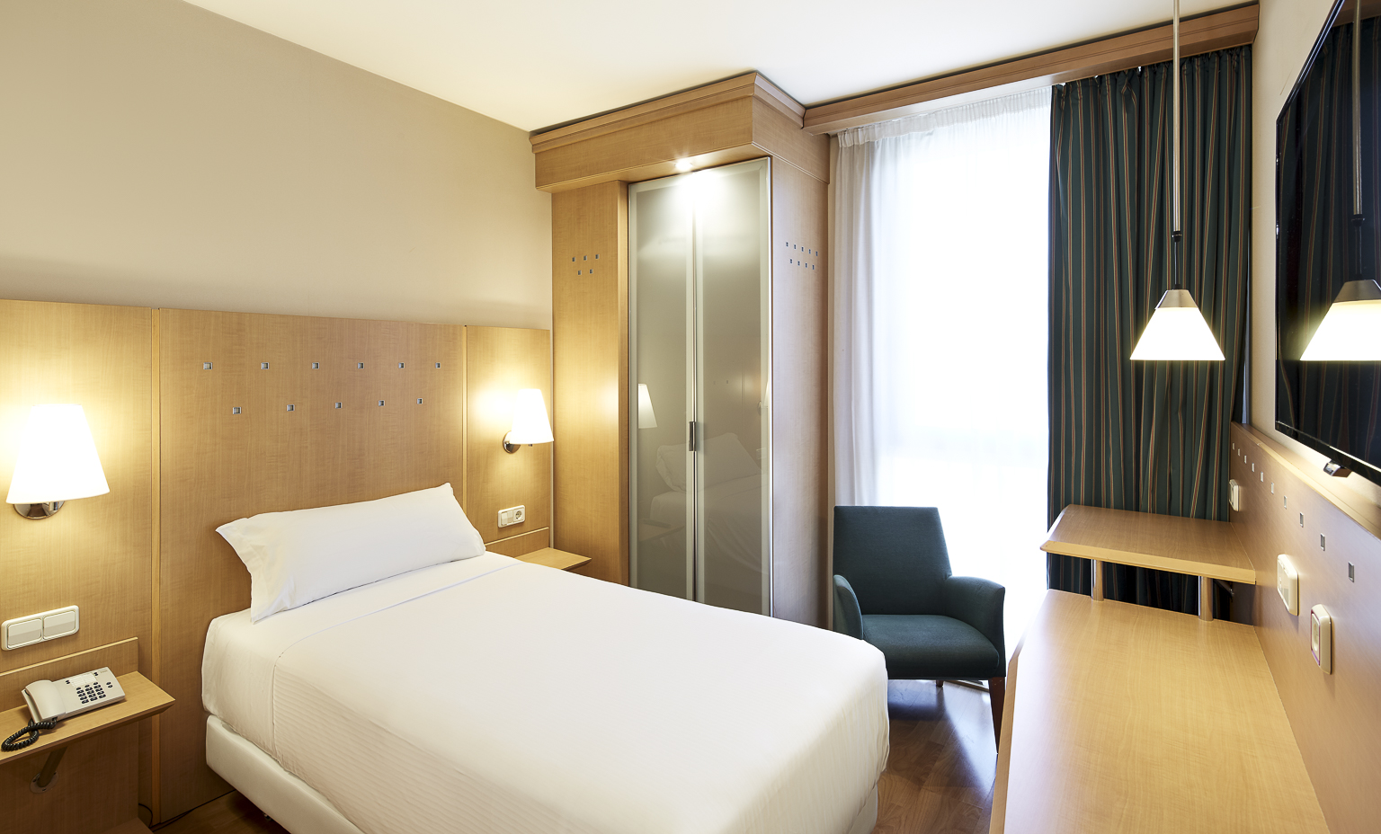 هتل Sercotel Porta Barcelona Sant Just Desvern