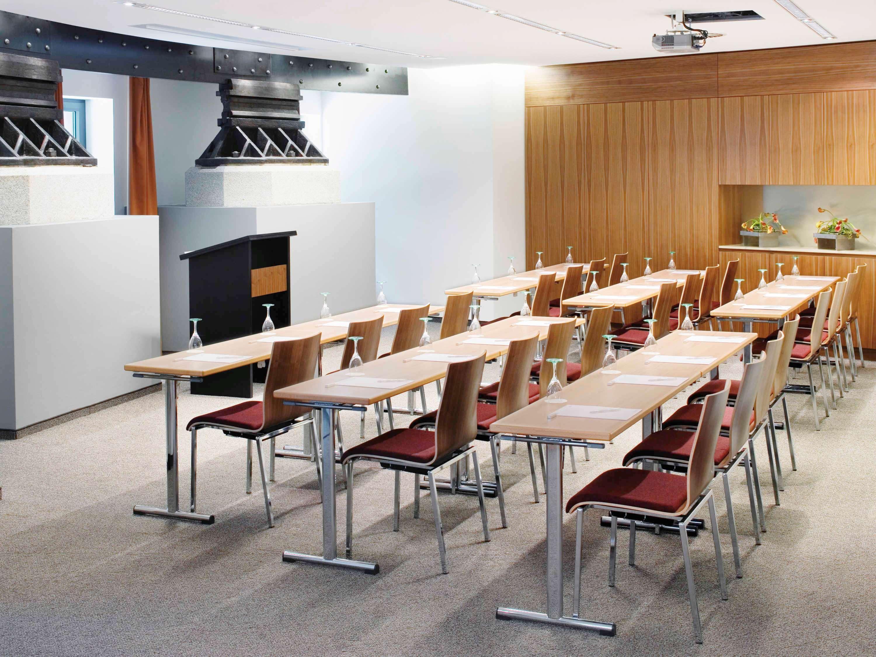 هتل Mövenpick Hotel Hamburg هامبورگ