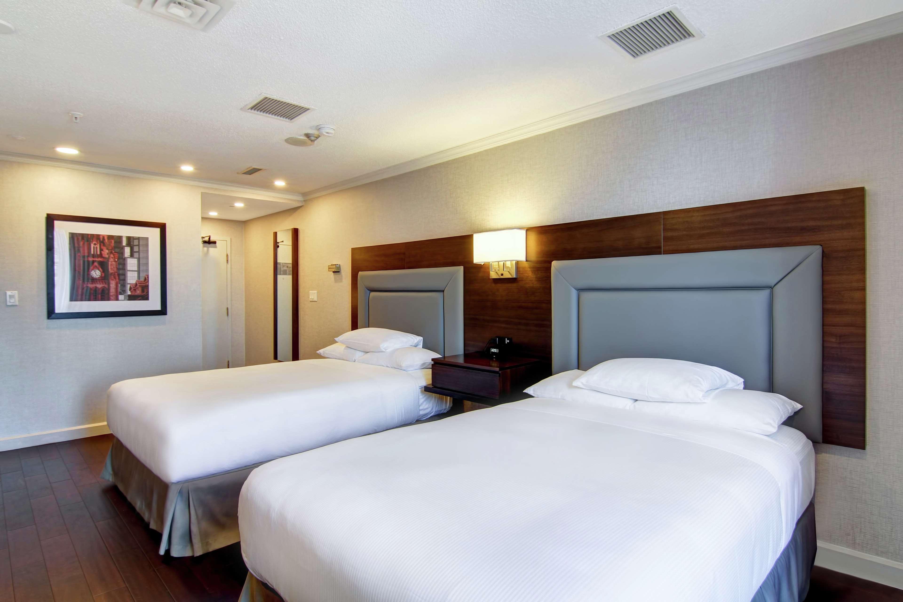 هتل DoubleTree by Hilton Hotel Toronto Downtown تورنتو