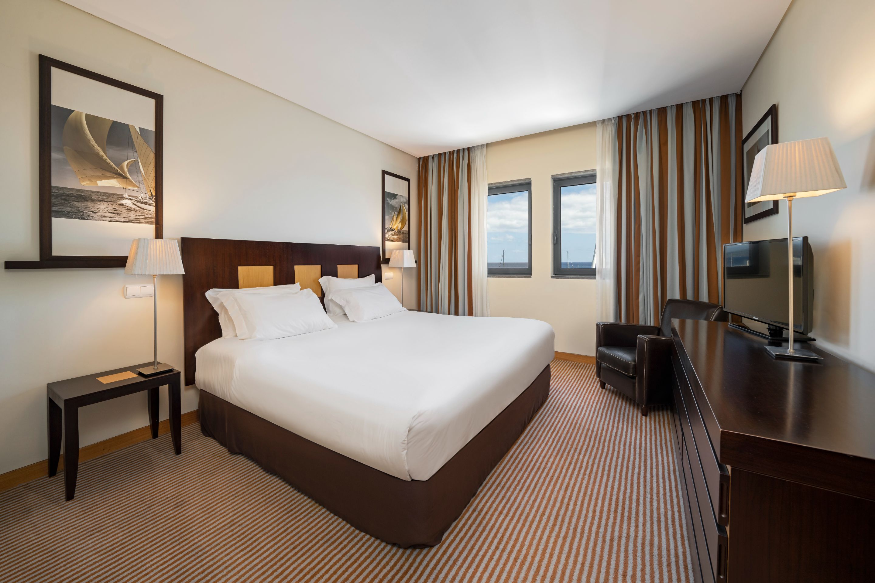 هتل Hotel Marina Atlântico پونتادلگادا