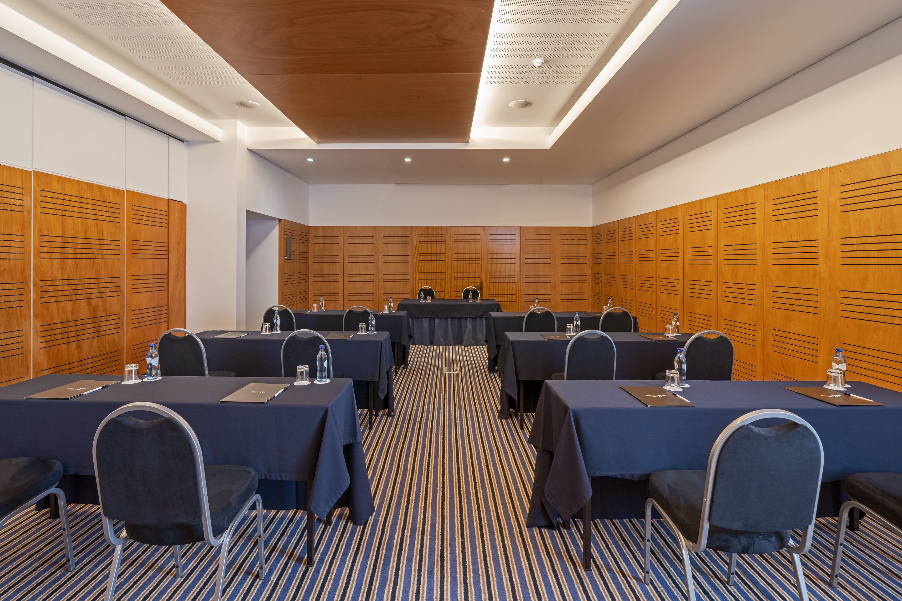 هتل Hotel Marina Atlântico پونتادلگادا