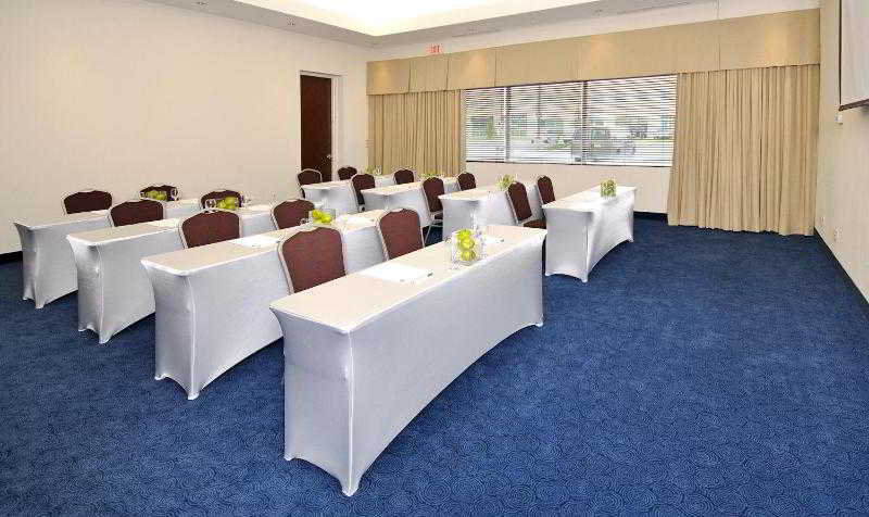 هتل Holiday Inn Express Hotel & Suites Toronto - Markham Richmond Hill