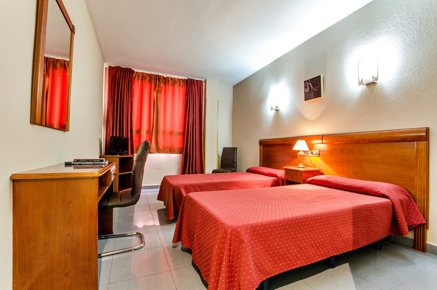 هتل Hotel Valdemoro Valdemoro