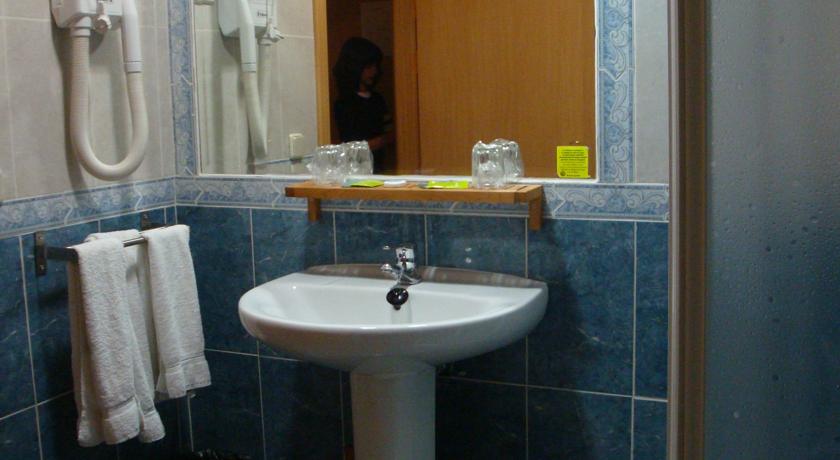 هتل Hotel Valdemoro Valdemoro