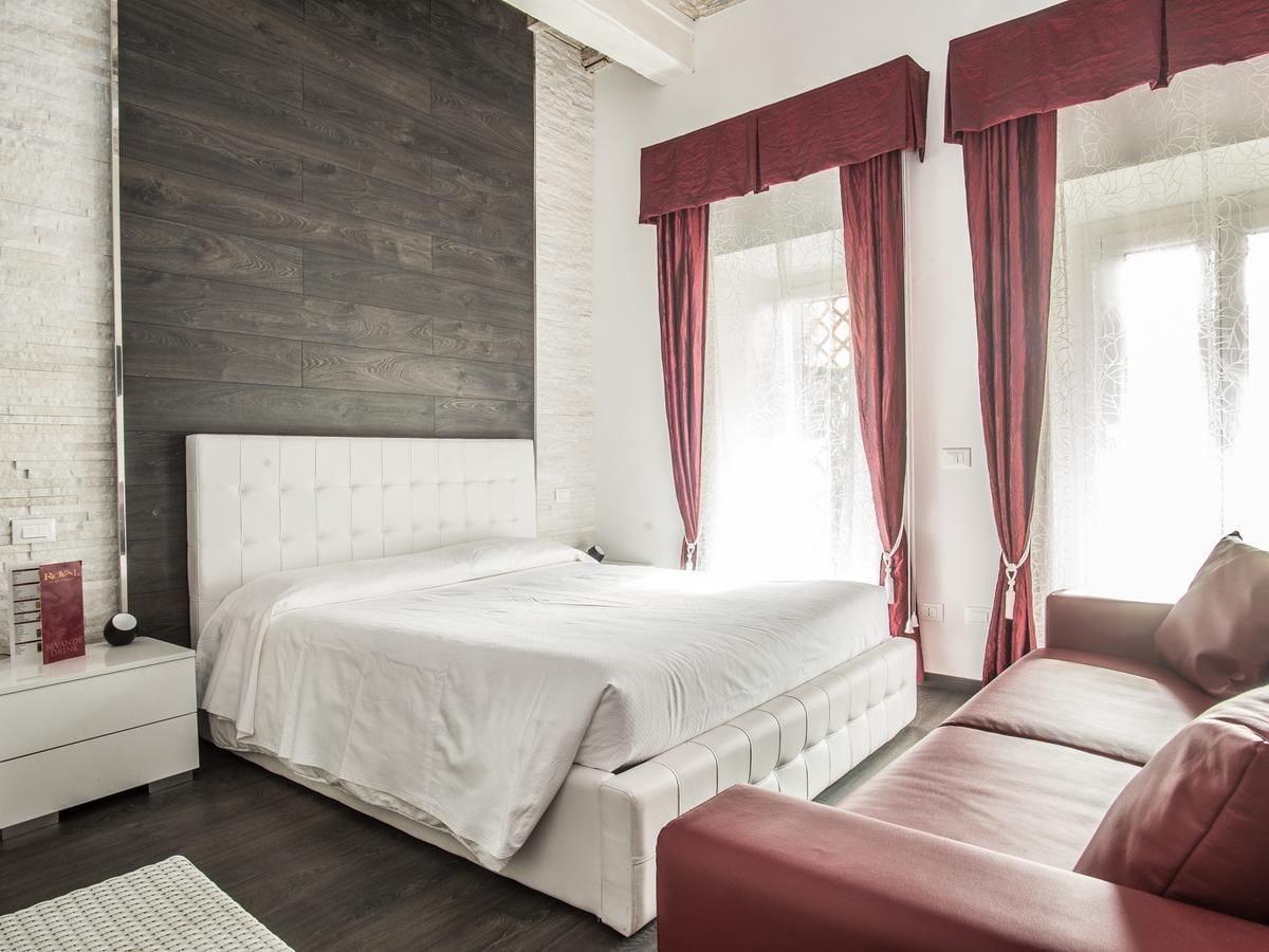 هتل Royal Rooms Colosseo رم