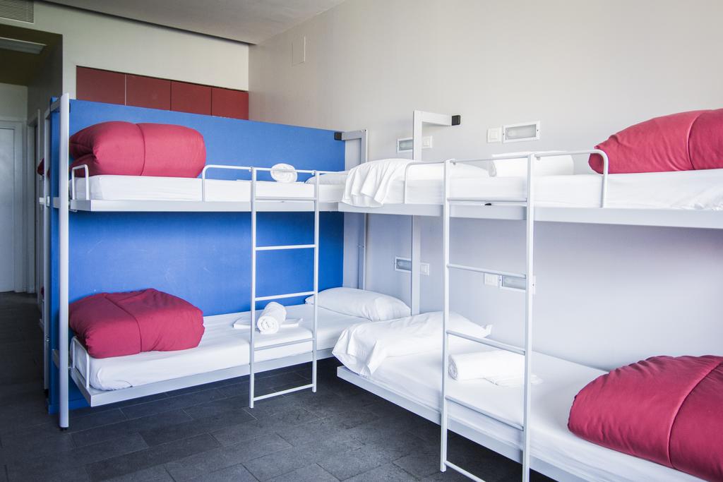 هتل Centre Esplai Hostel بارسلونا