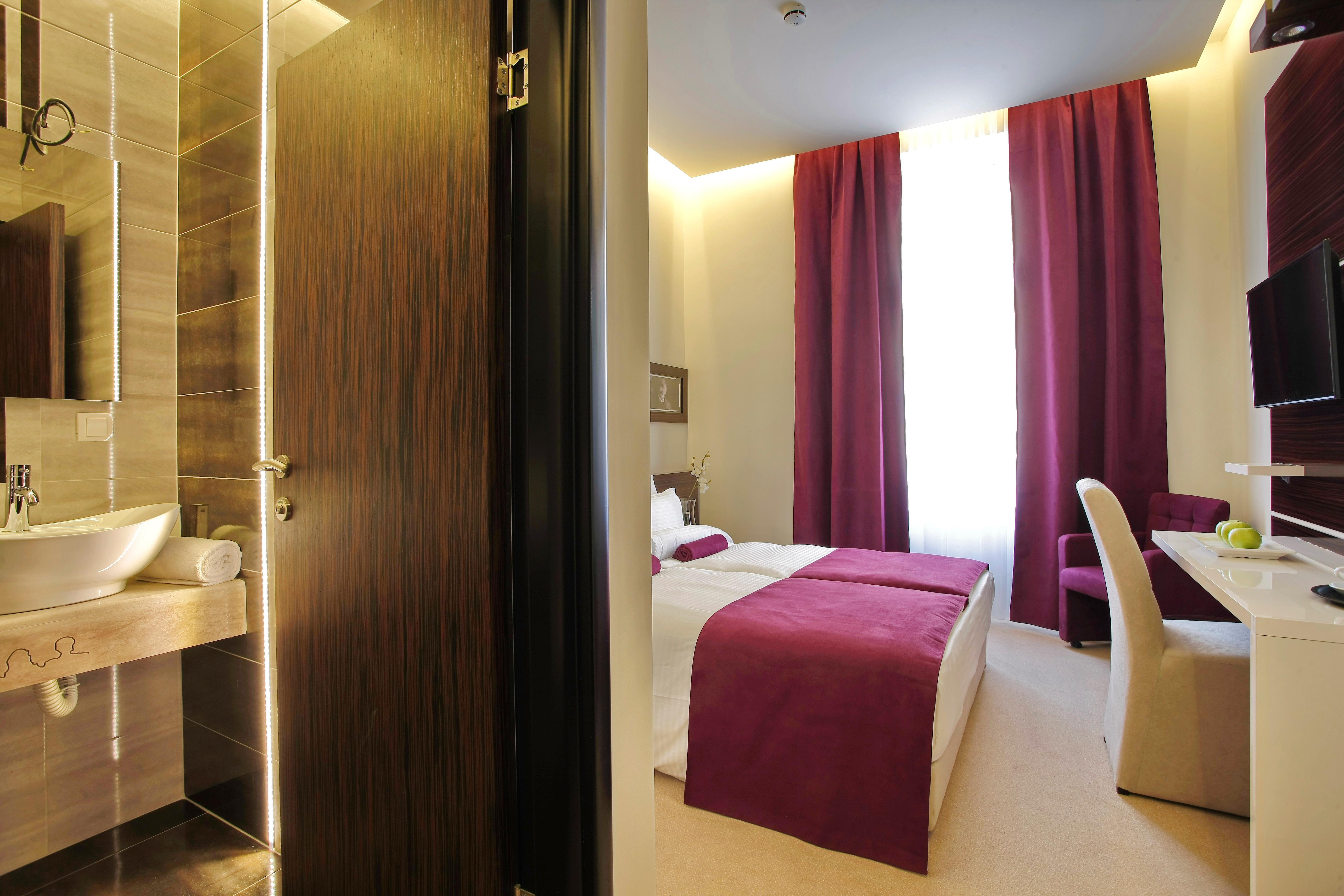 هتل Hotel Theater Belgrade بلگراد
