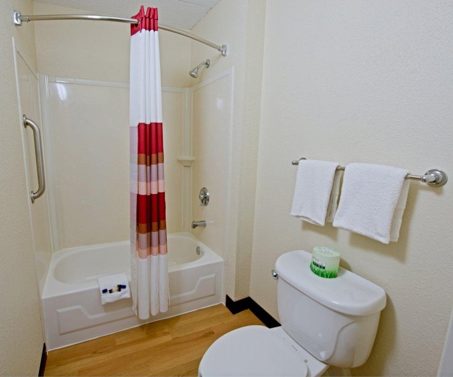 هتل Red Roof Inn Virginia Beach ساحل ویرجینیا