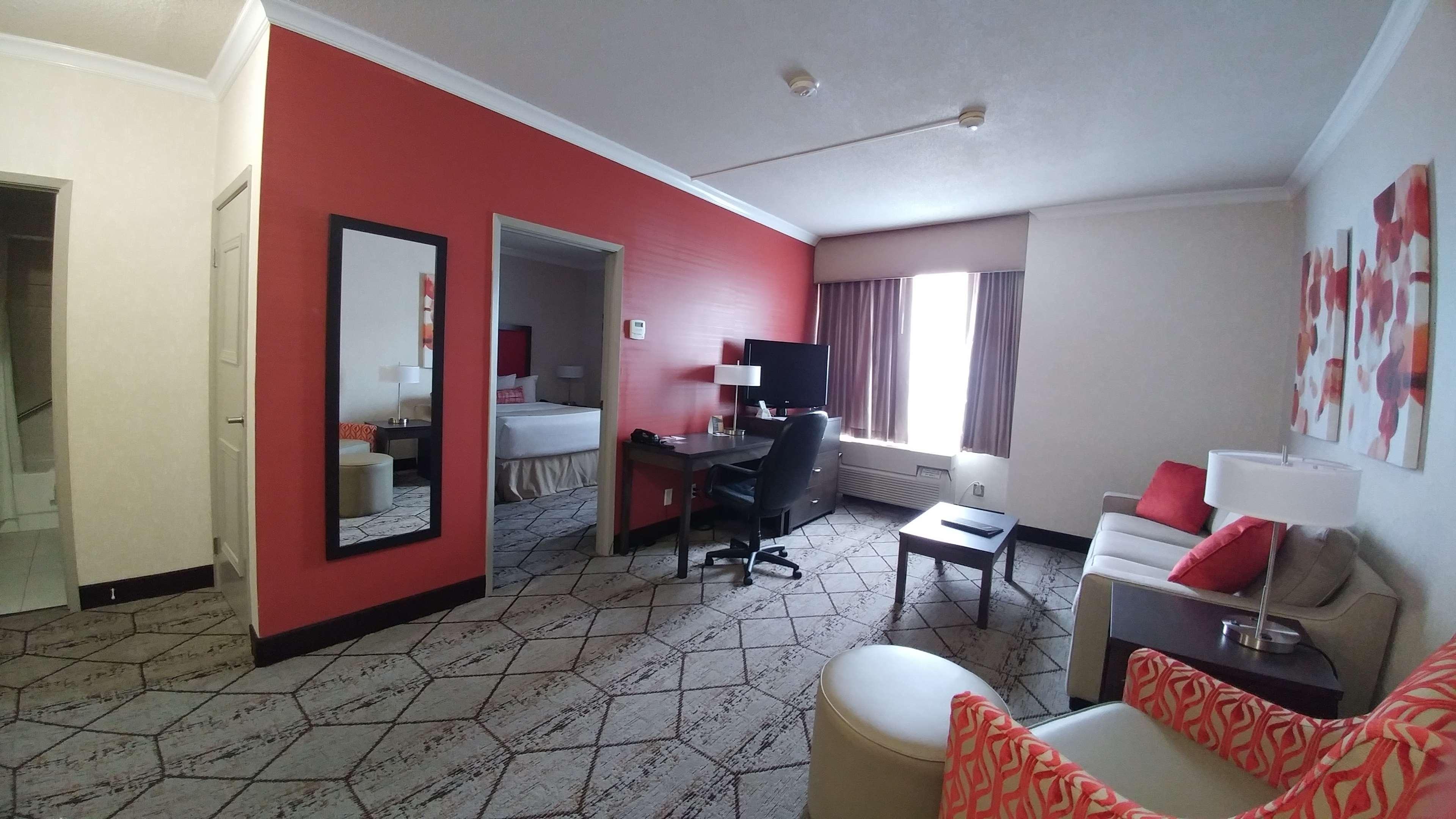 هتل Best Western Plus Rose City Suites Welland