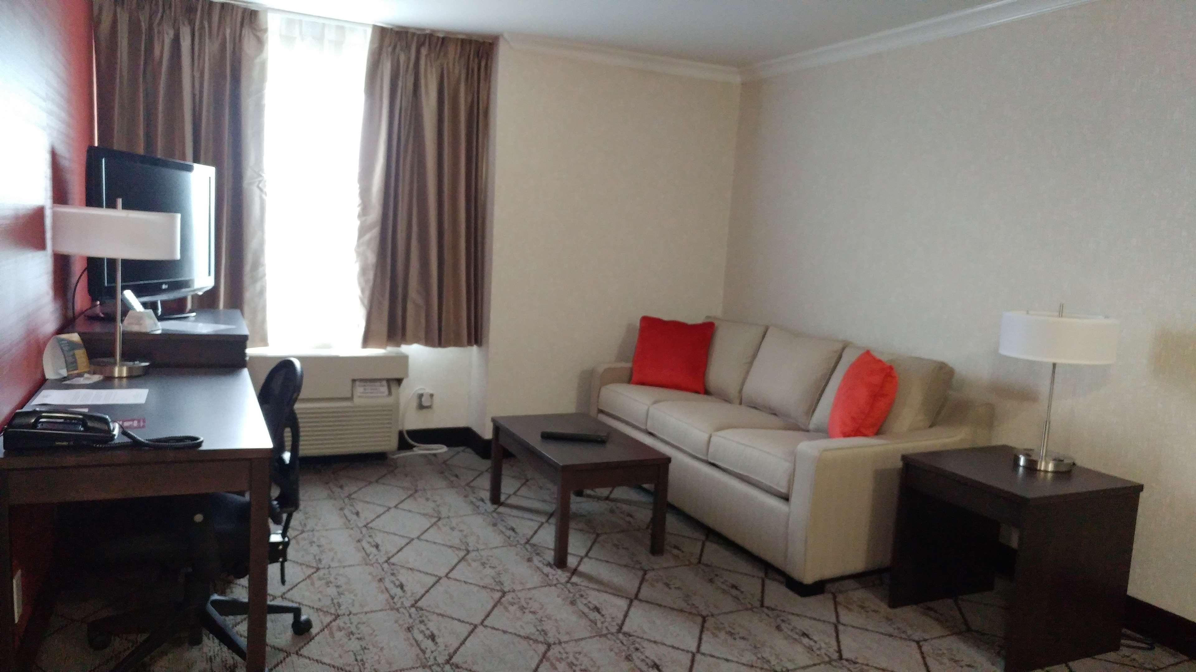 هتل Best Western Plus Rose City Suites Welland