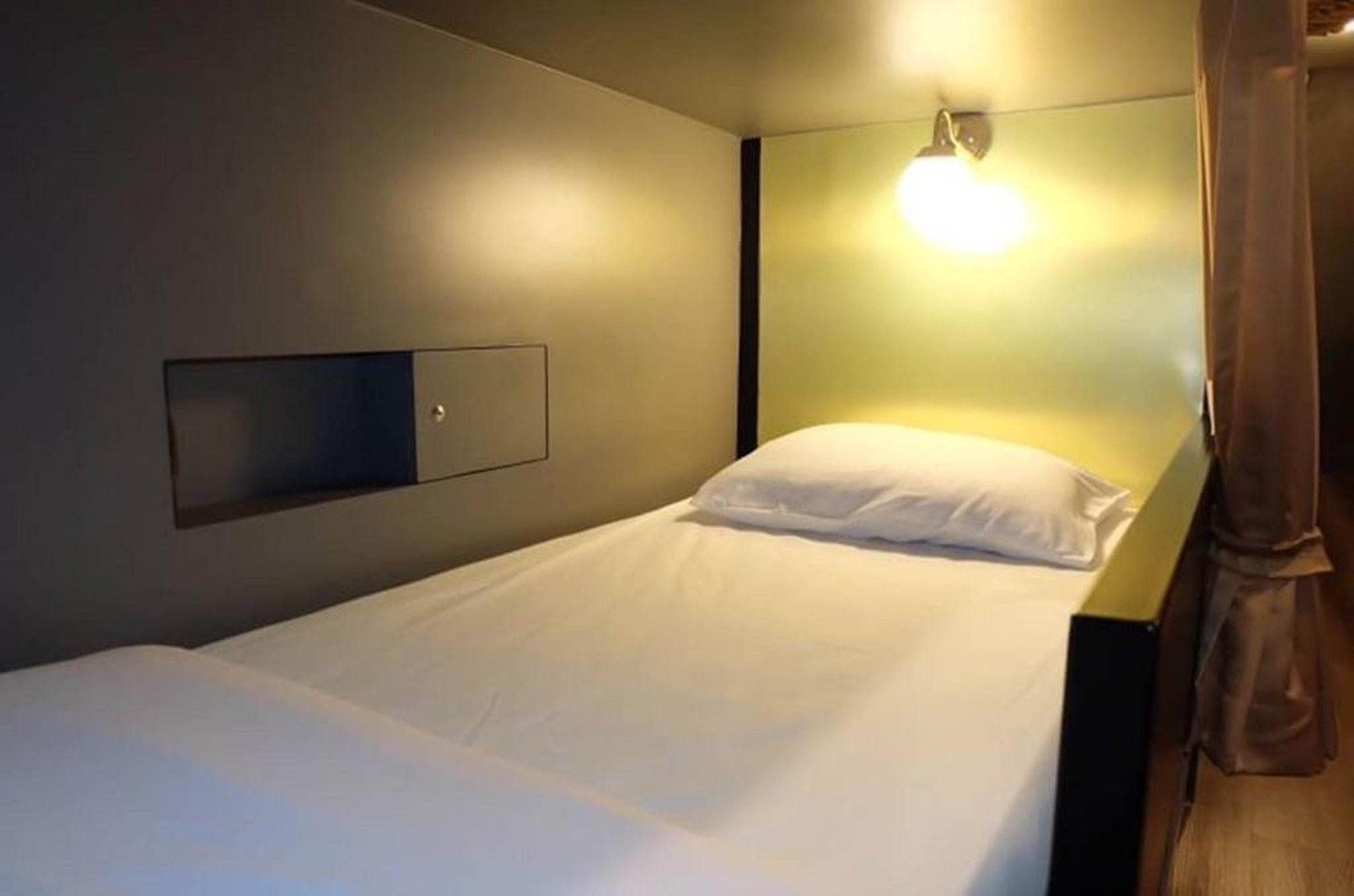 هتل Four Sisters Homestay بانگکوک