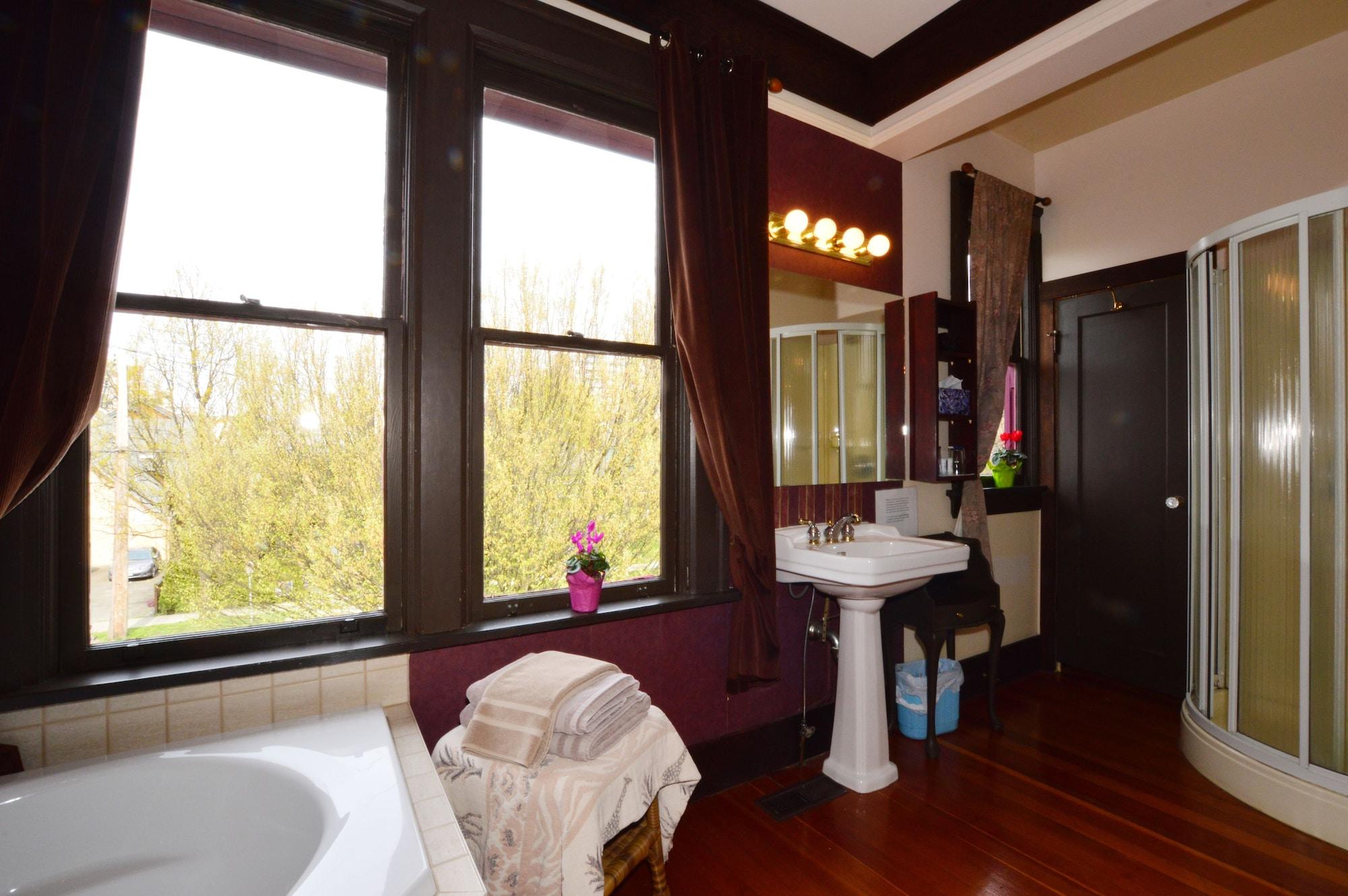 هتل Marketa's Bed & Breakfast ویکتوریا