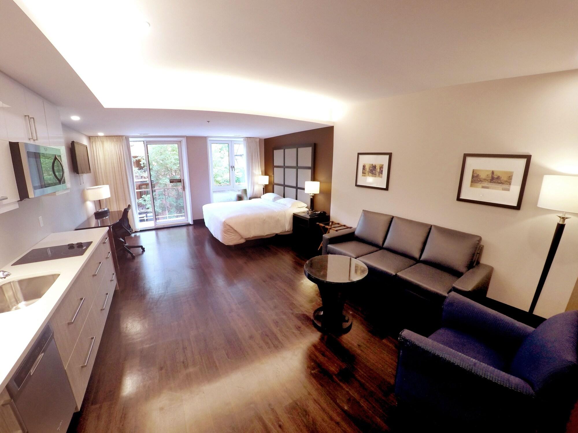 هتل M Montreal Hostel مونترال