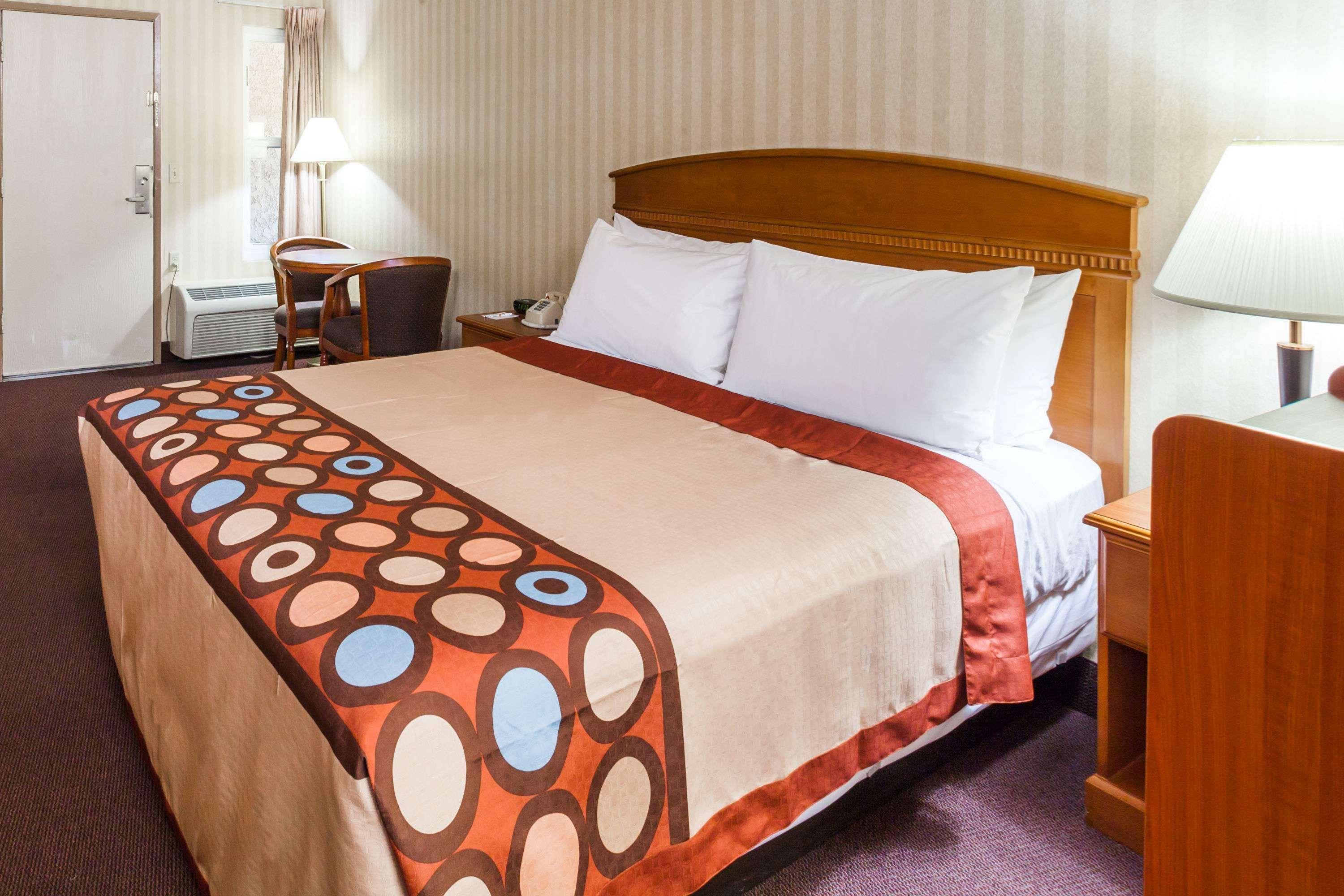 هتل Super 8 Disneyland Drive Anaheim
