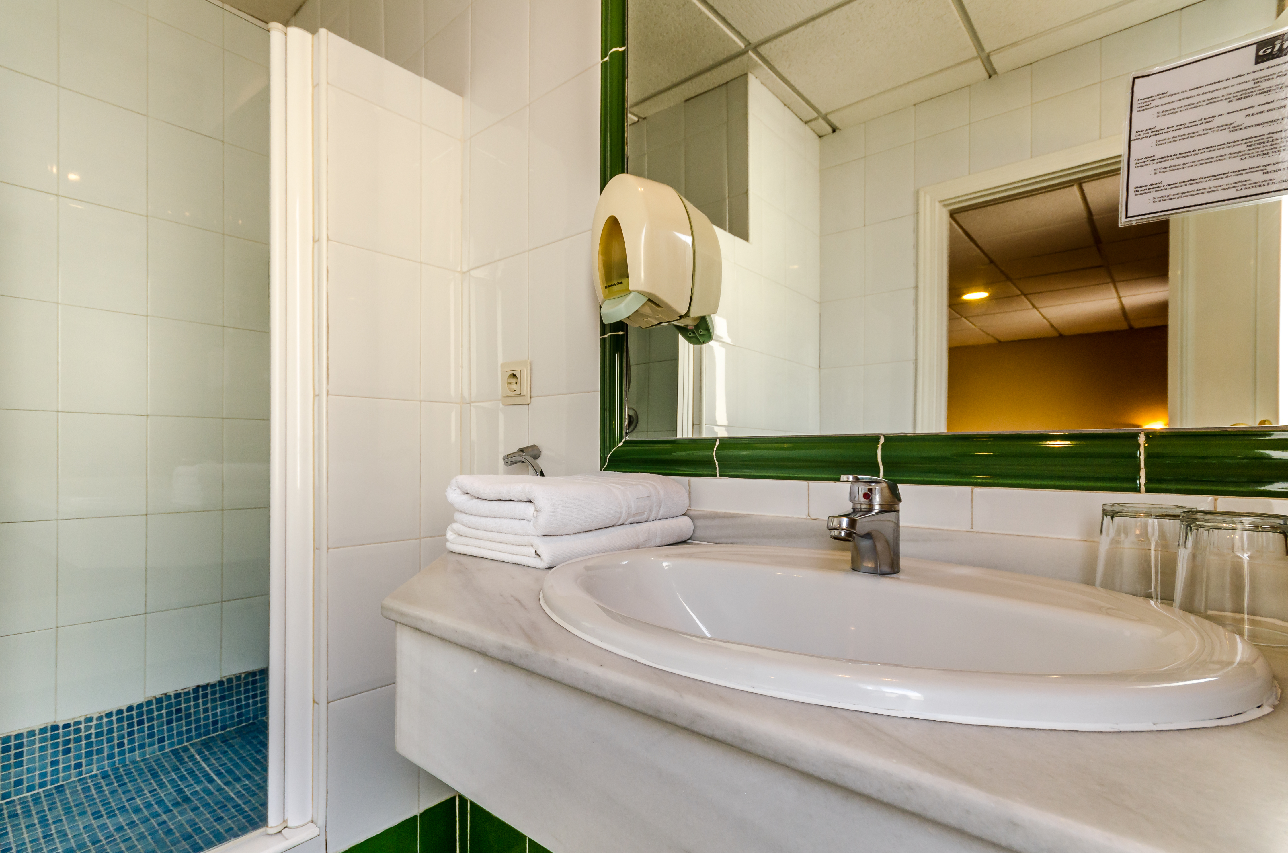 هتل Hotel YIT Casablanca گرانادا